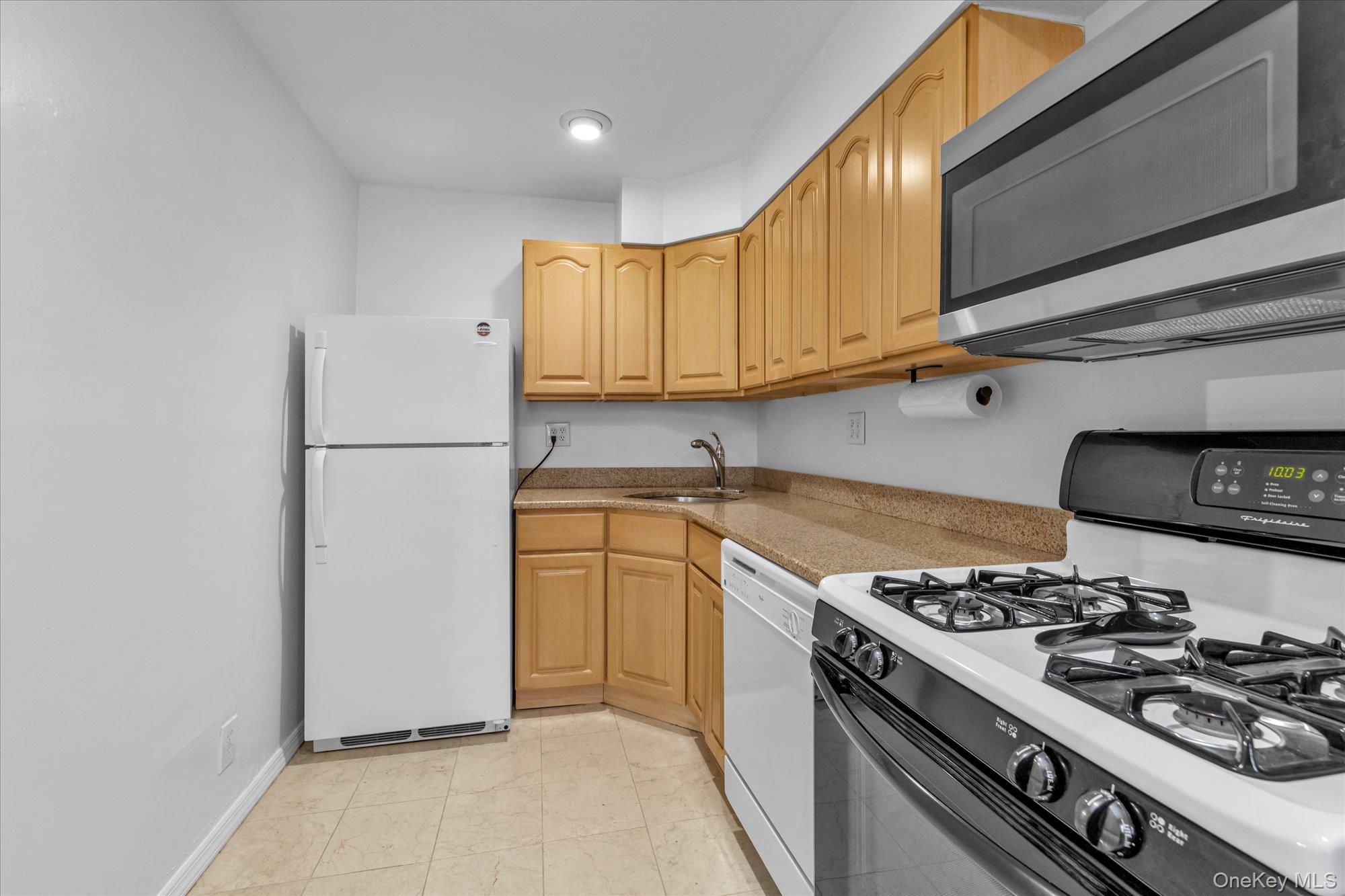 #7 photo, 2-20 Capstan Court, クイーンズ区 College Point , NY 11356