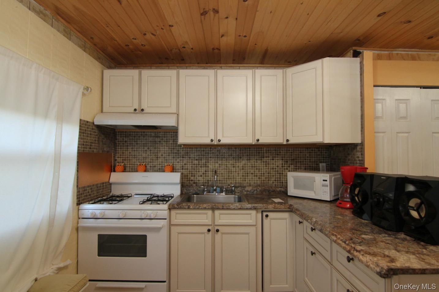 #19 photo, 191 SYLVAN LAKE Road, 紐約州 Hopewell Junction , NY 12533