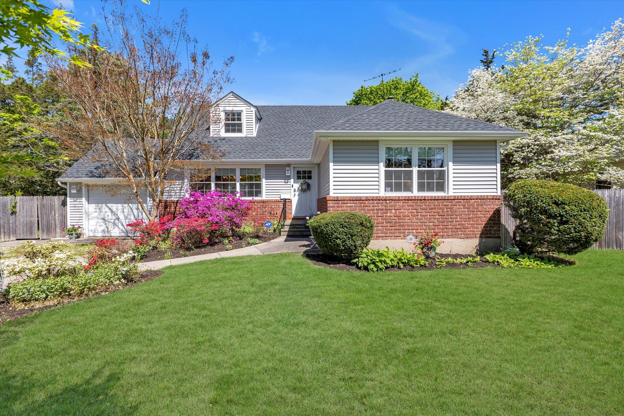 #1 photo, 53 3rd Avenue, سوفولك East Islip , NY 11730