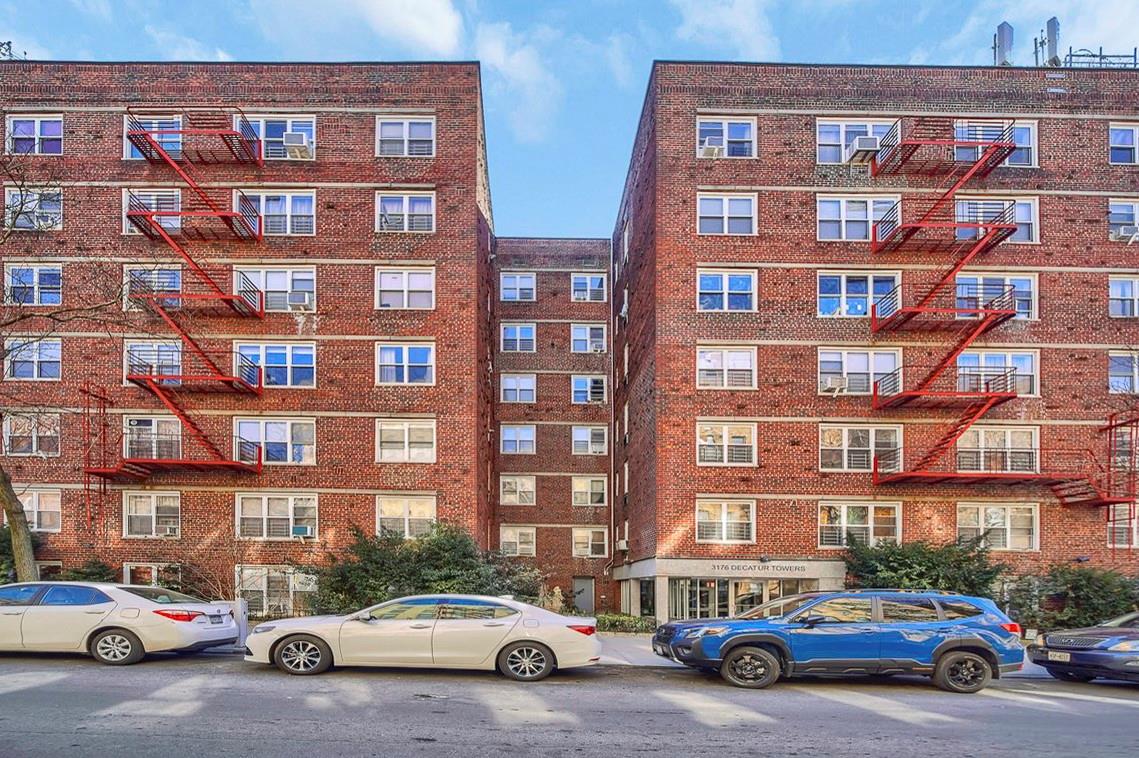 #1 photo, 3176 Decatur Avenue, ブロンクス区 Bronx , NY 10467