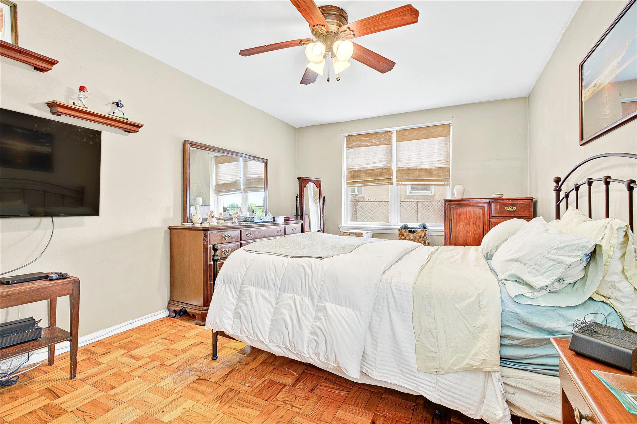 #5 photo, 3176 Decatur Avenue, Bronx , NY 10467