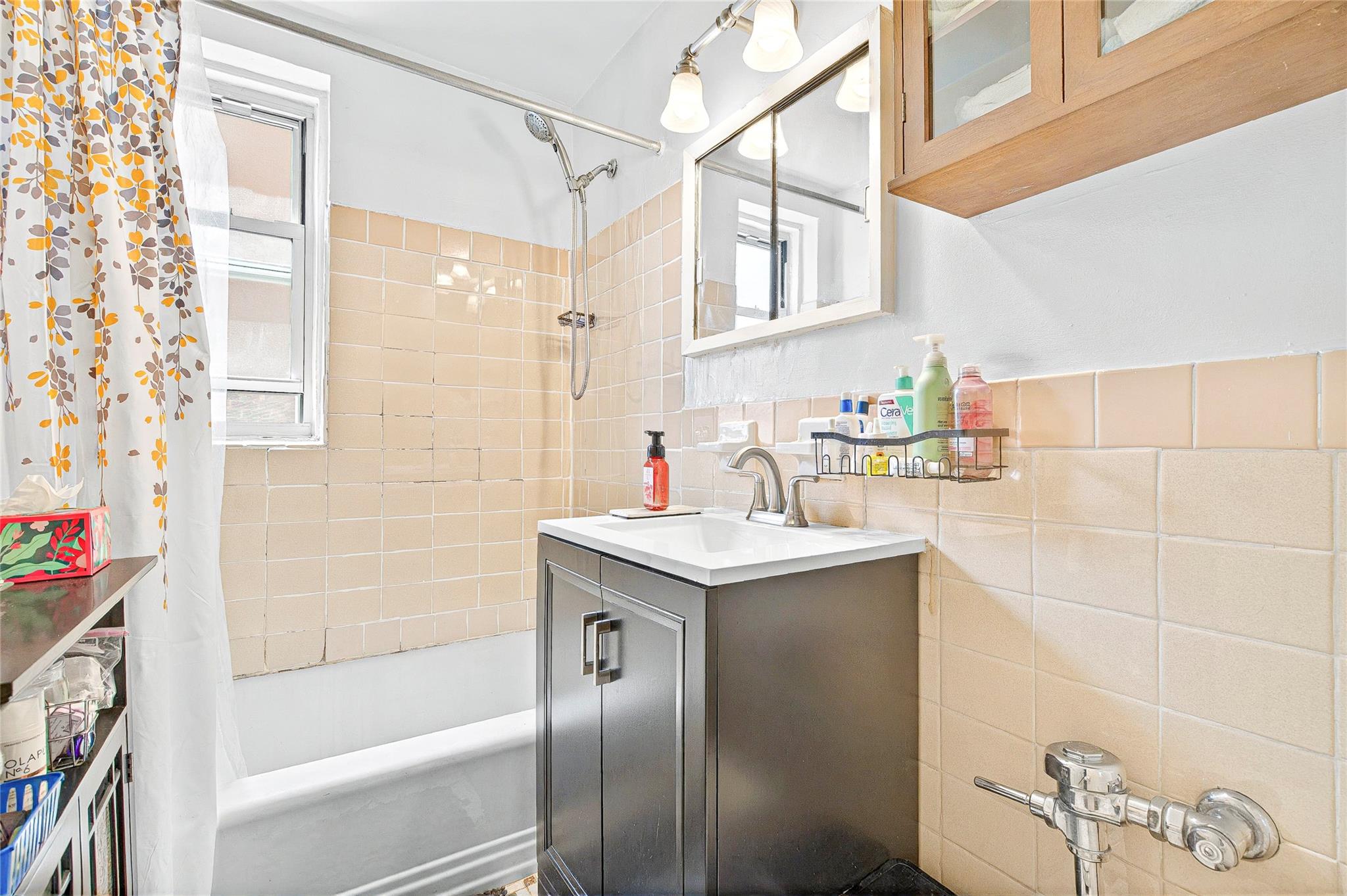 #6 photo, 3176 Decatur Avenue, Bronx , NY 10467