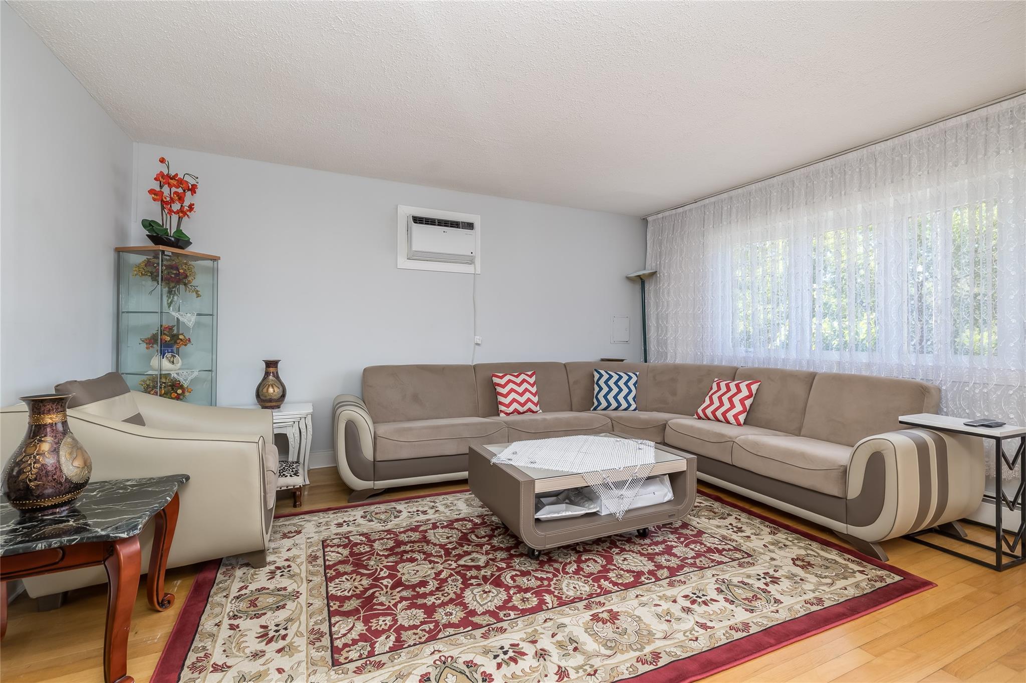 #5 photo, 1 Varney Avenue, Huntington Station , NY 11746