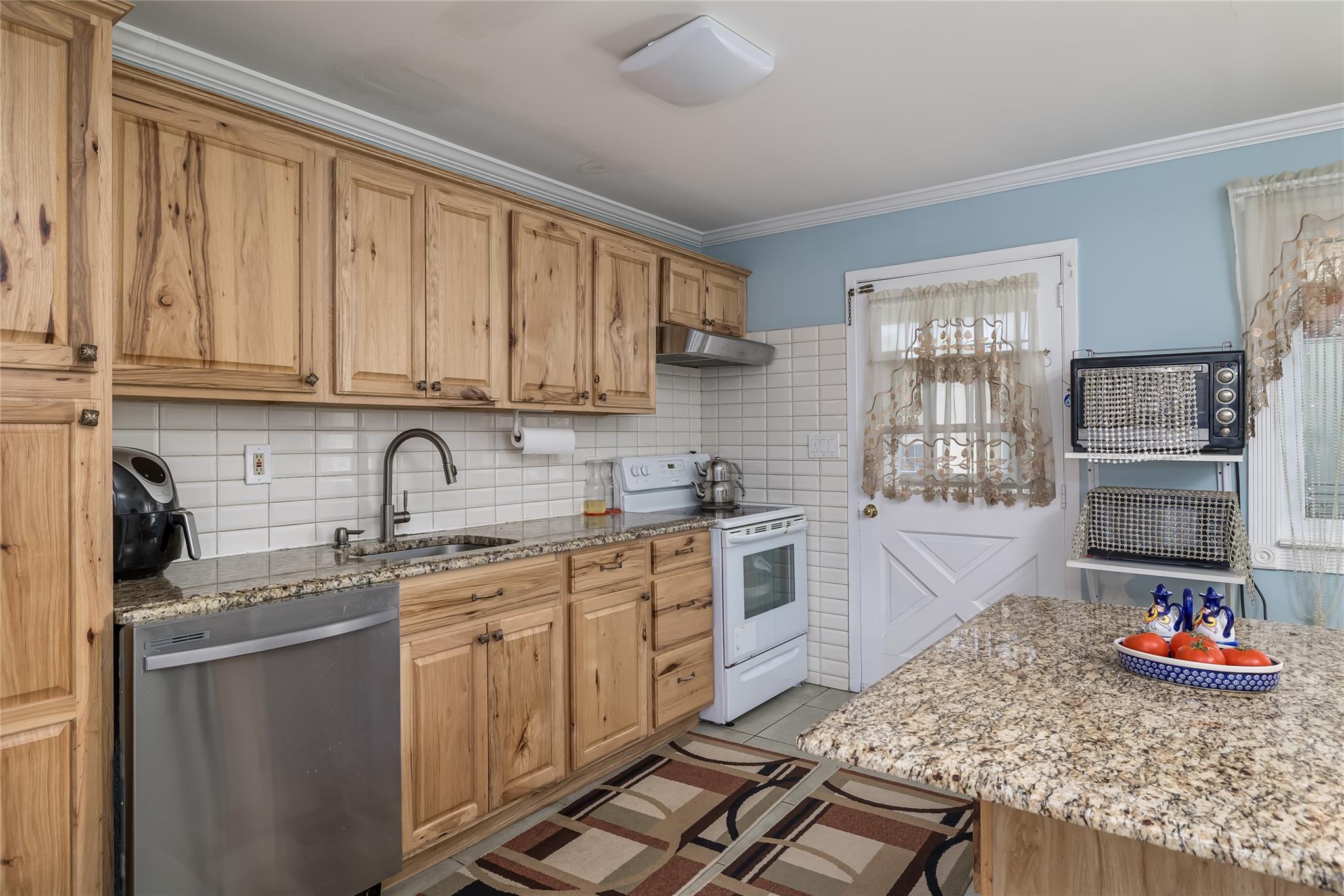 #6 photo, 1 Varney Avenue, Huntington Station , NY 11746