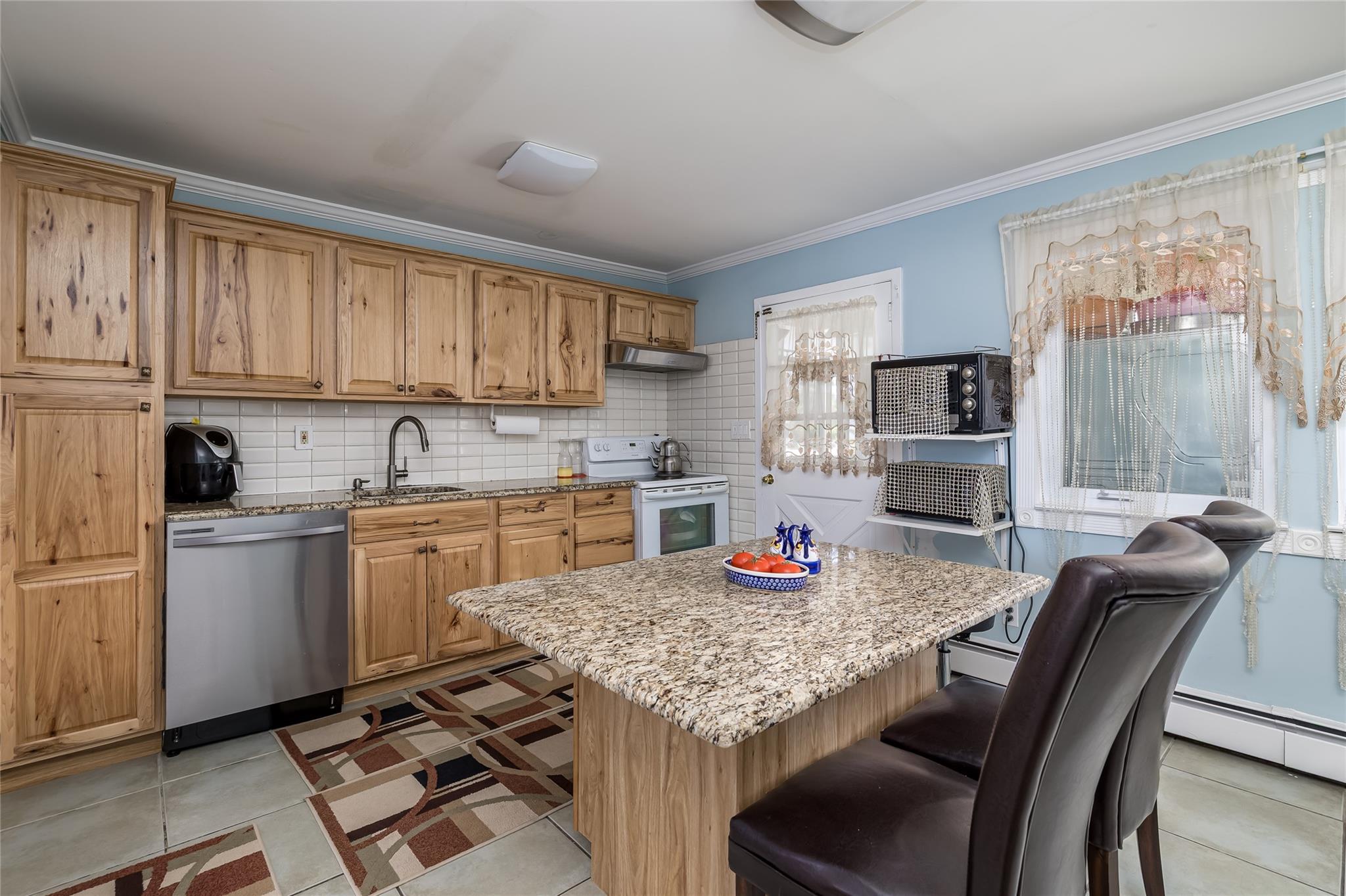 #7 photo, 1 Varney Avenue, Huntington Station , NY 11746