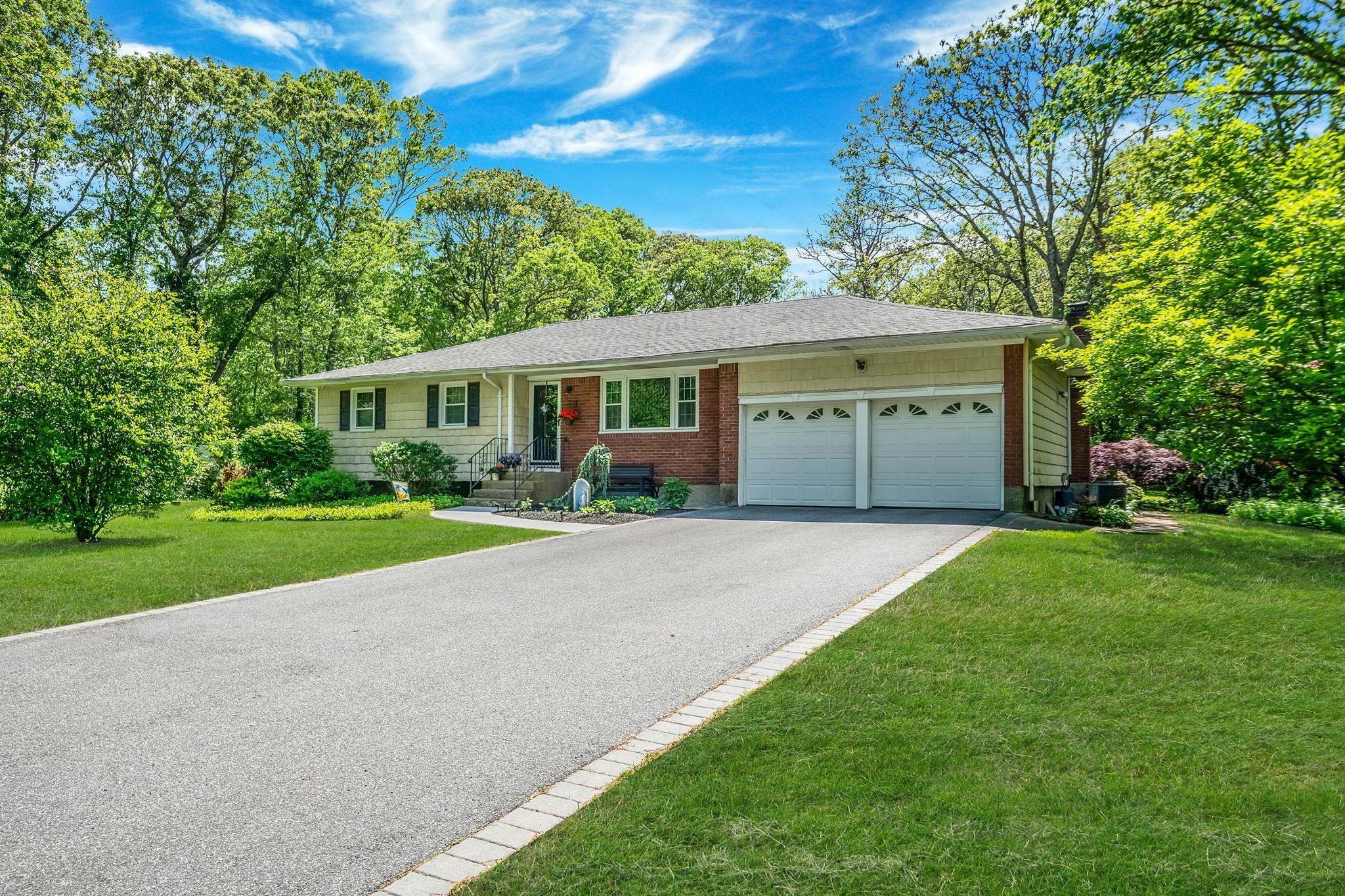 #1 photo, 2 Old Orchard Lane, 東長島 Ridge , NY 11961