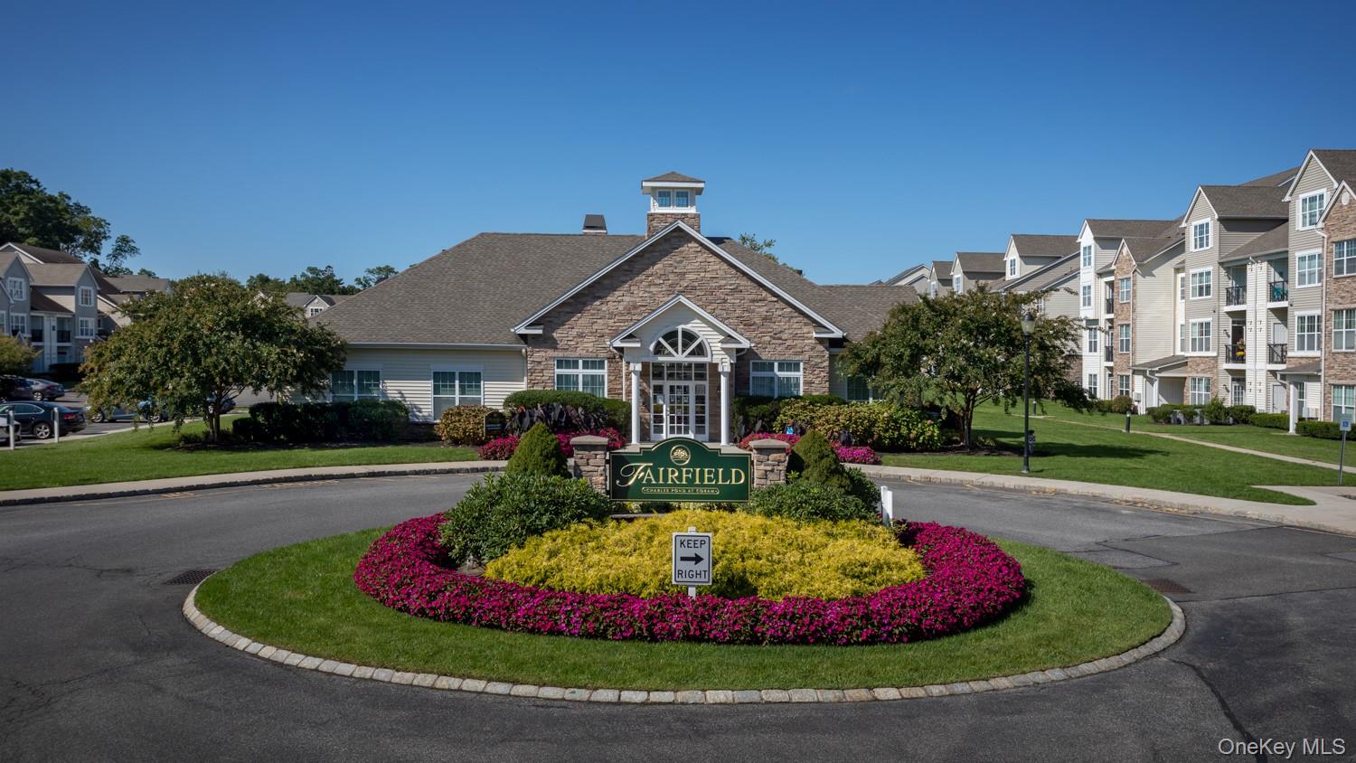 #2 photo, 313 Charles Pond Drive, サフォーク郡 Coram , NY 11727