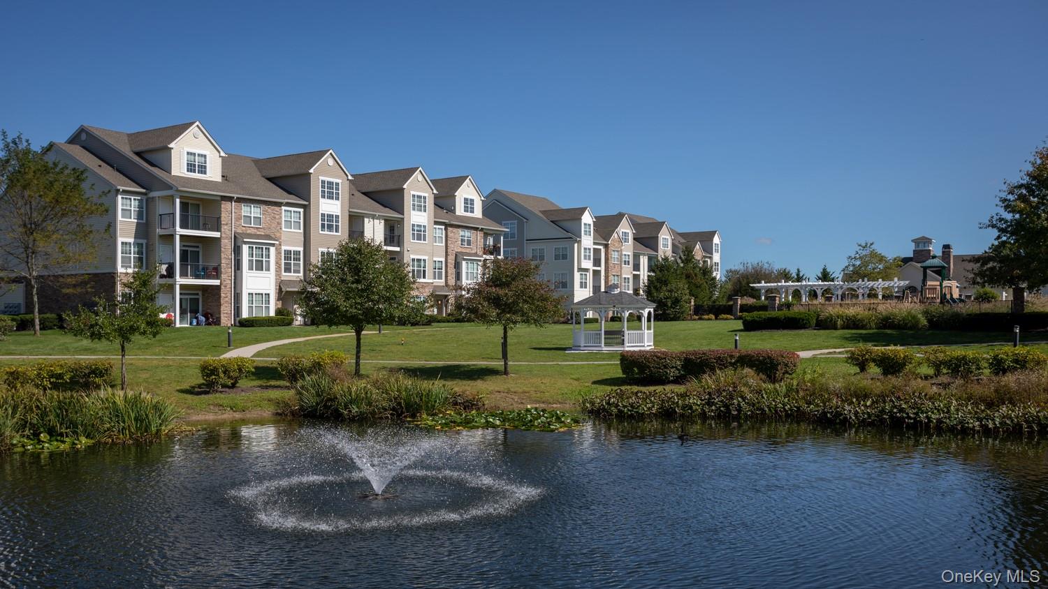 #6 photo, 313 Charles Pond Drive, サフォーク郡 Coram , NY 11727