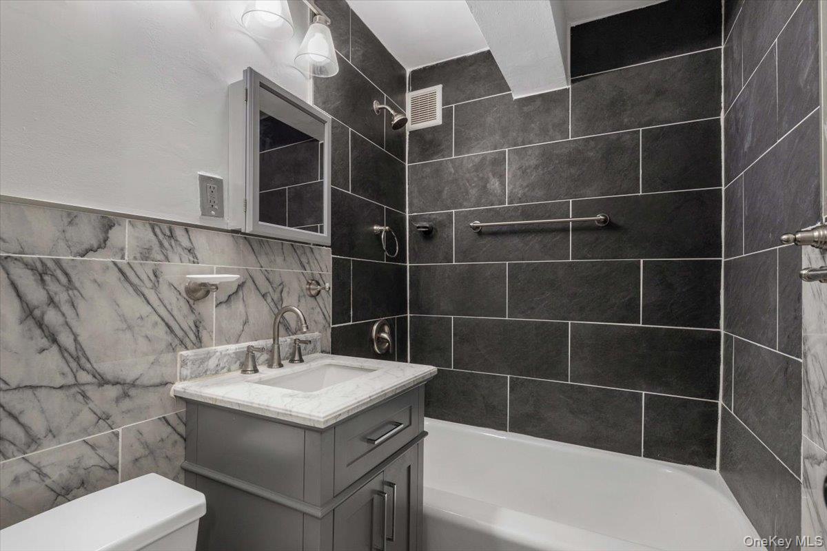 #16 photo, 2385 Barker Avenue, ブロンクス区 Bronx , NY 10467