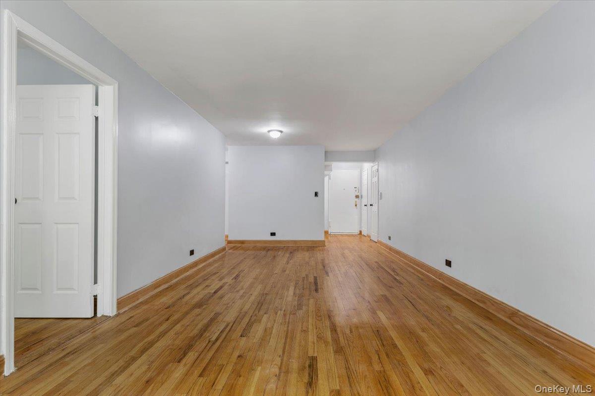 #8 photo, 2385 Barker Avenue, ブロンクス区 Bronx , NY 10467