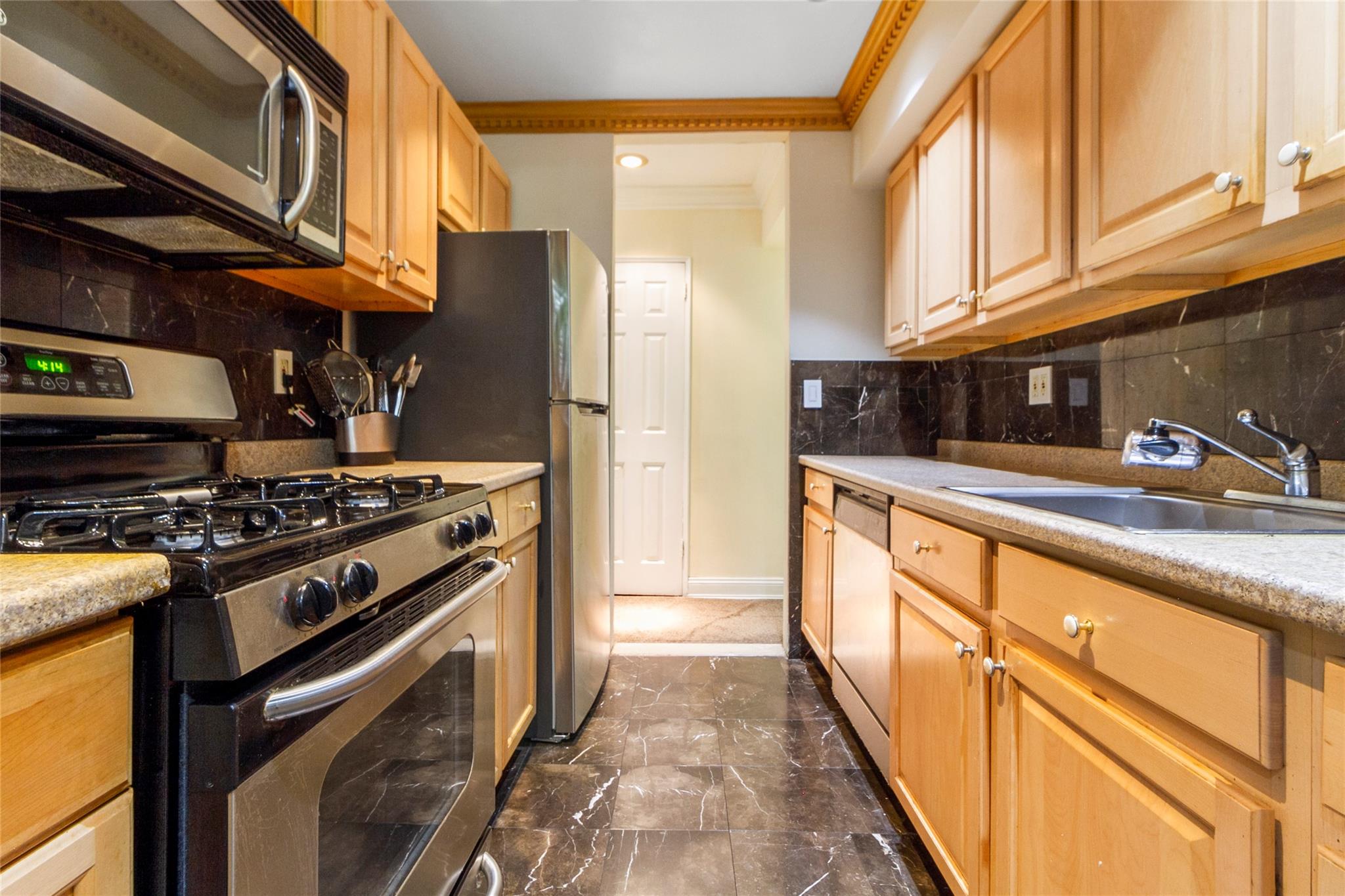 #10 photo, 1296 Midland Avenue, Yonkers , NY 10704