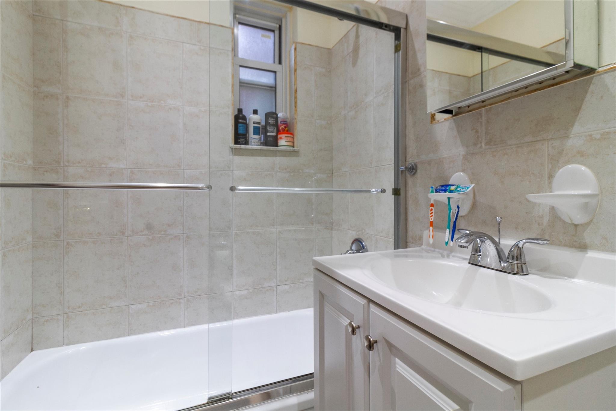 #11 photo, 1296 Midland Avenue, Yonkers , NY 10704