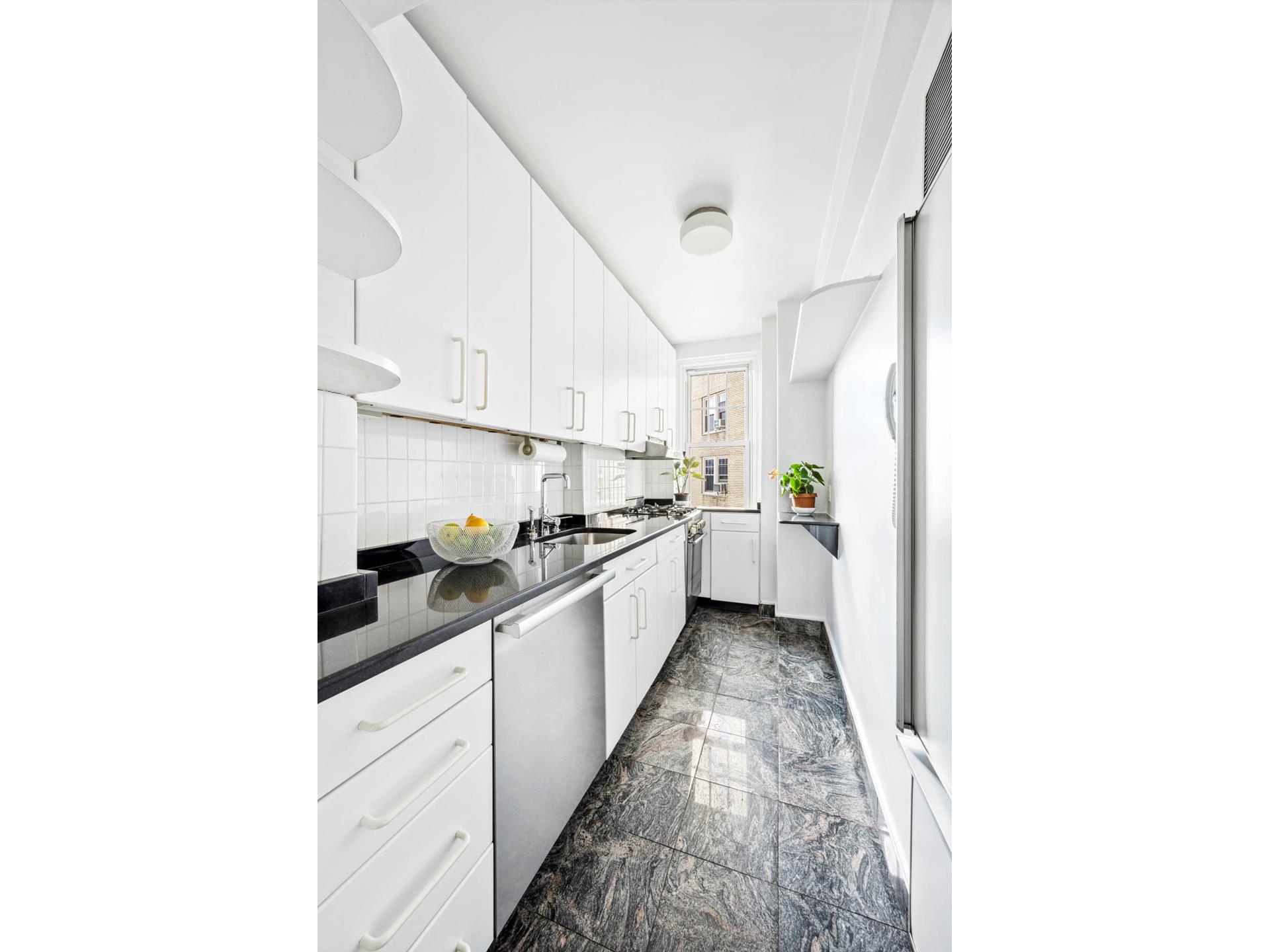 #4 photo, 302 W 12TH Street, マンハッタン West Village , NY 10014