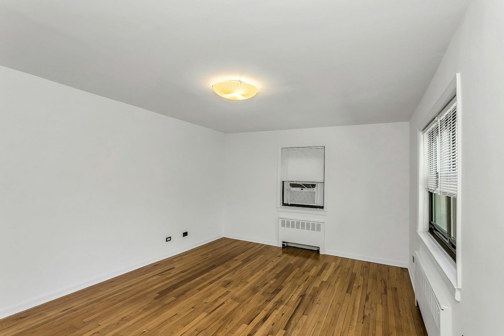 #12 photo, 219-36 75th Ave, クイーンズ区 Bayside , NY 11364