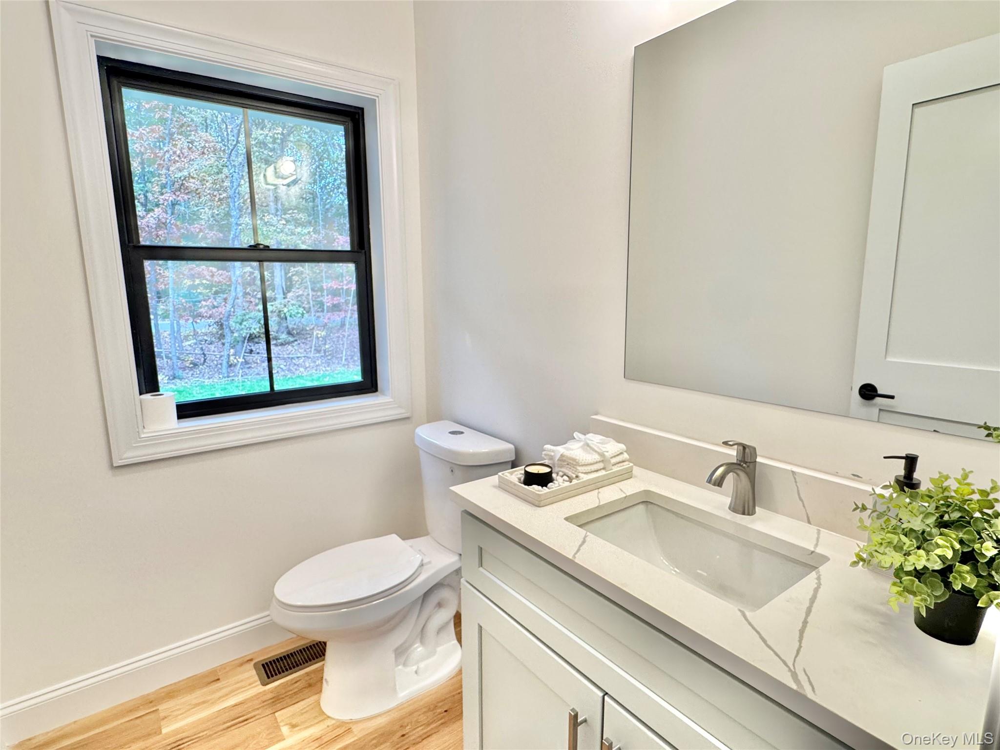 #16 photo, 122 Dayton Avenue, サフォーク郡 Manorville , NY 11949