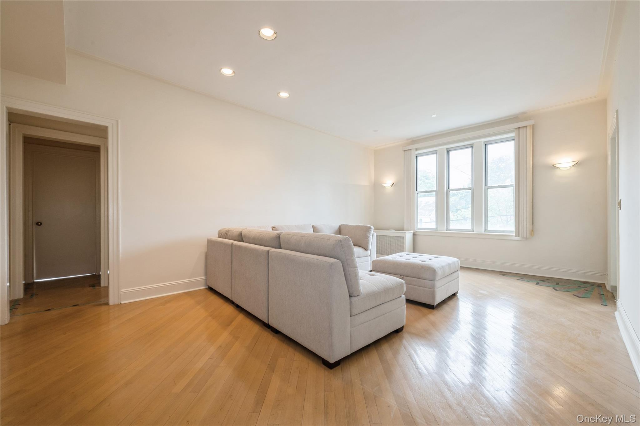 #10 photo, 1175 E Broadway, ナッソー郡 Hewlett , NY 11557