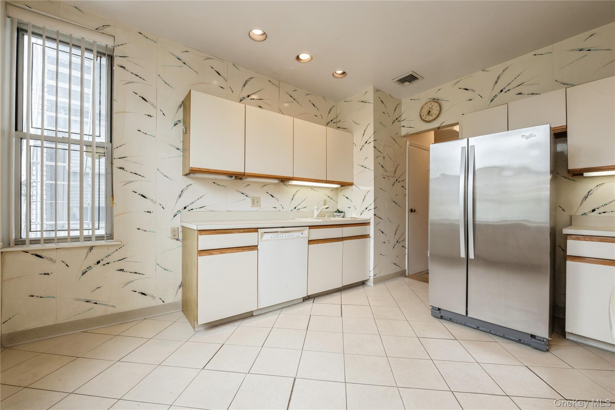 #12 photo, 1175 E Broadway, ナッソー郡 Hewlett , NY 11557