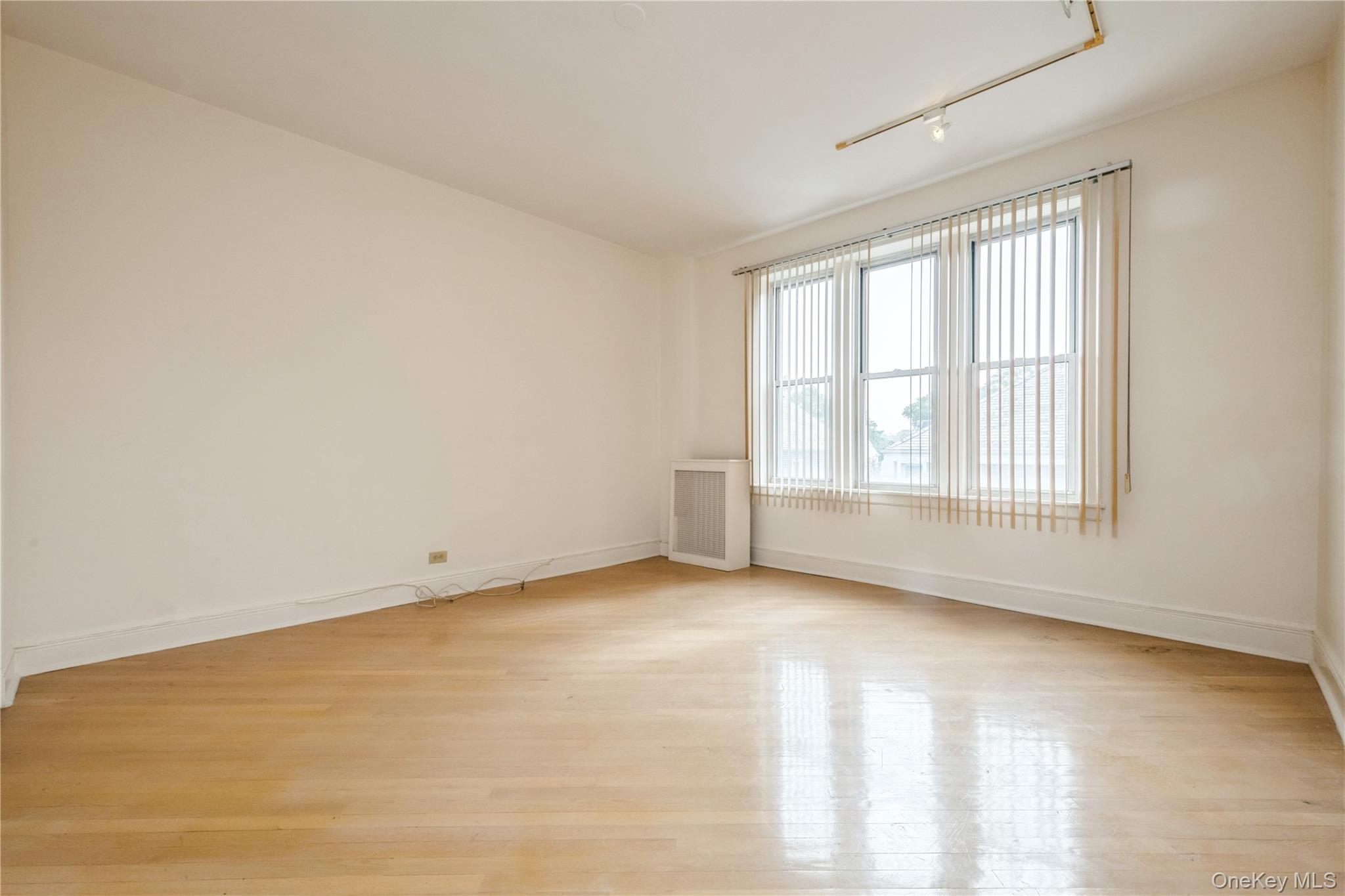 #15 photo, 1175 E Broadway, ナッソー郡 Hewlett , NY 11557