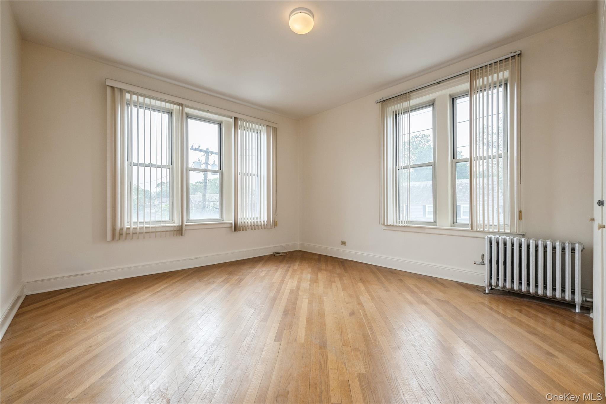 #19 photo, 1175 E Broadway, ナッソー郡 Hewlett , NY 11557