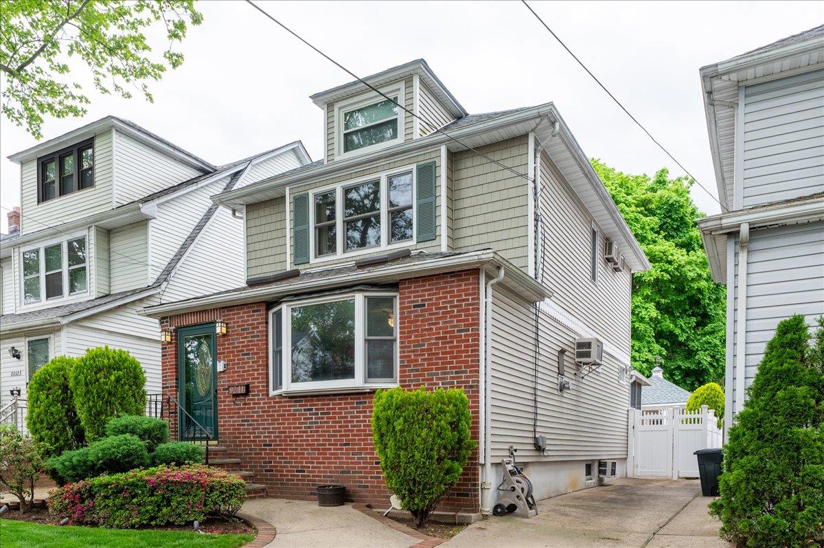 #1 photo, 92-11 70 Avenue, Forest Hills , NY 11375