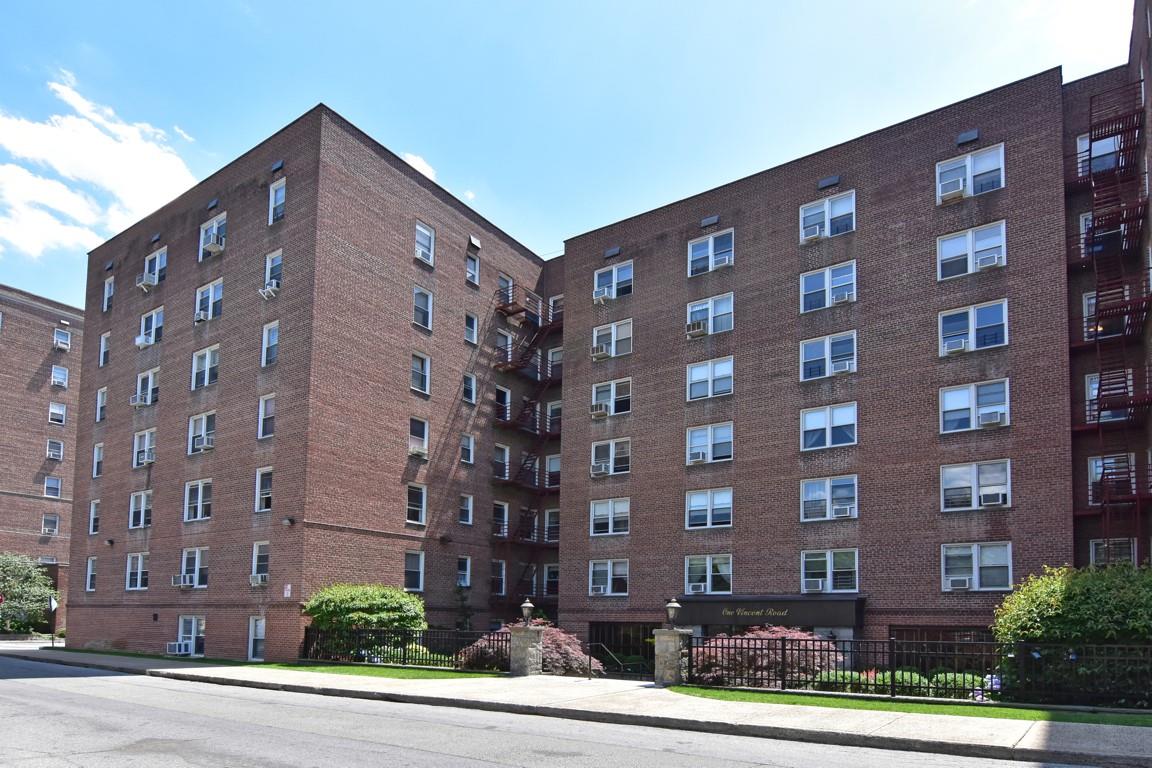 #13 photo, 1 Vincent Road, Bronxville , NY 10708