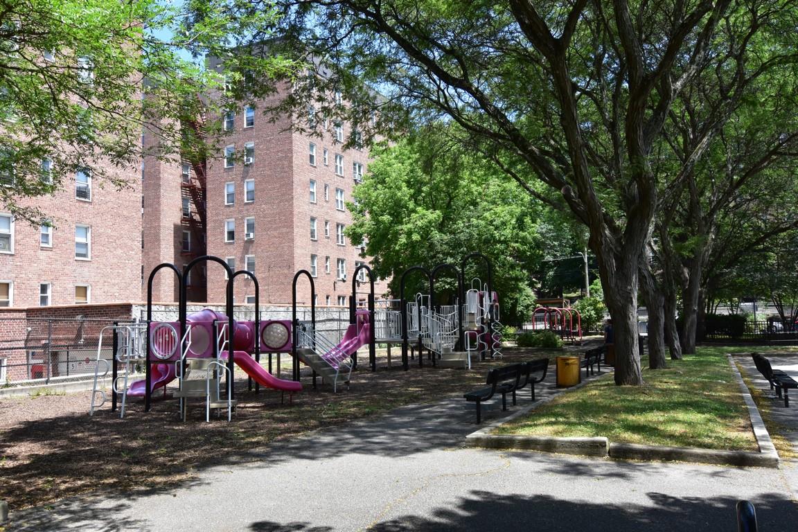 #14 photo, 1 Vincent Road, Bronxville , NY 10708