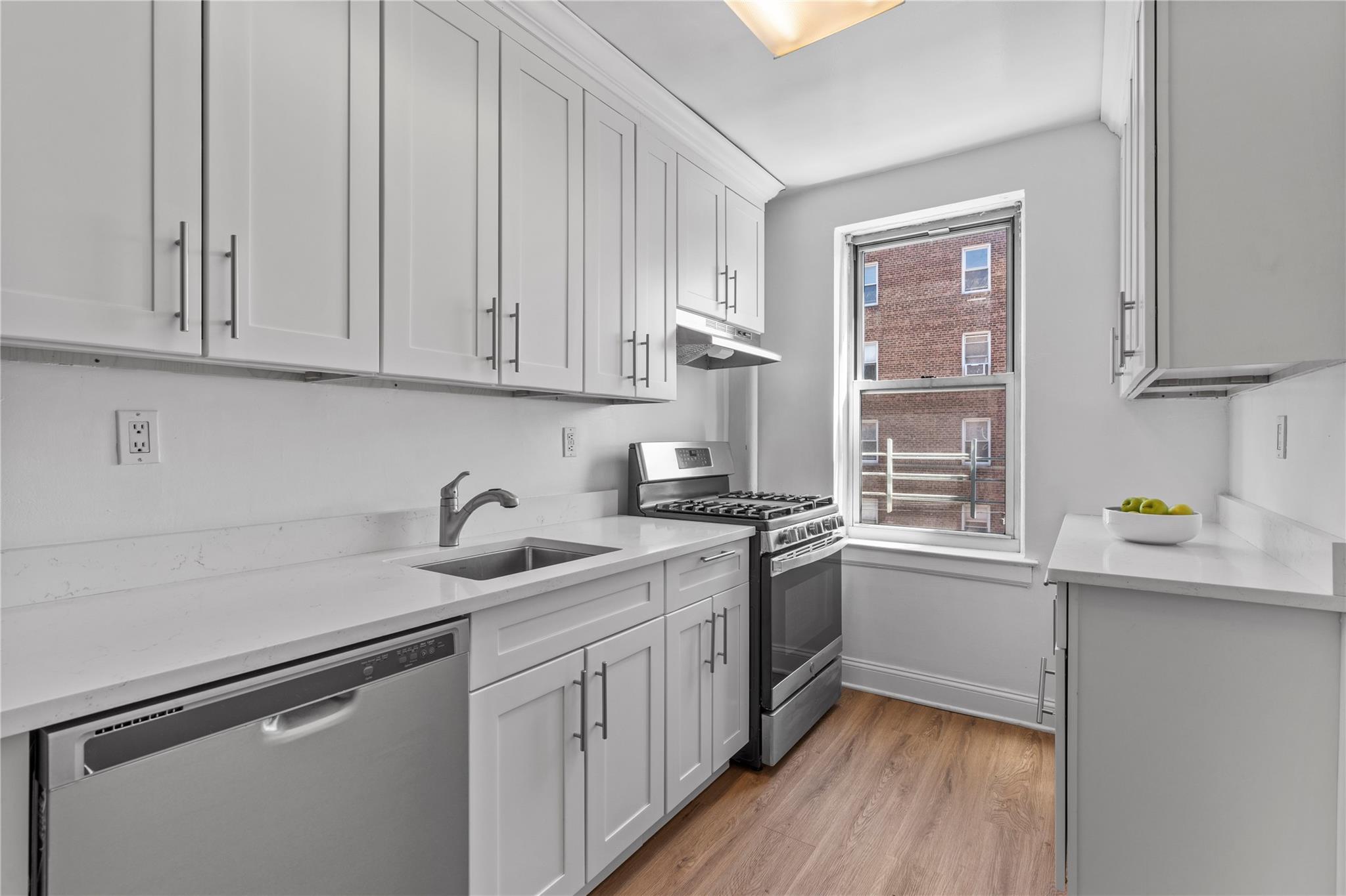 #5 photo, 1 Vincent Road, Bronxville , NY 10708