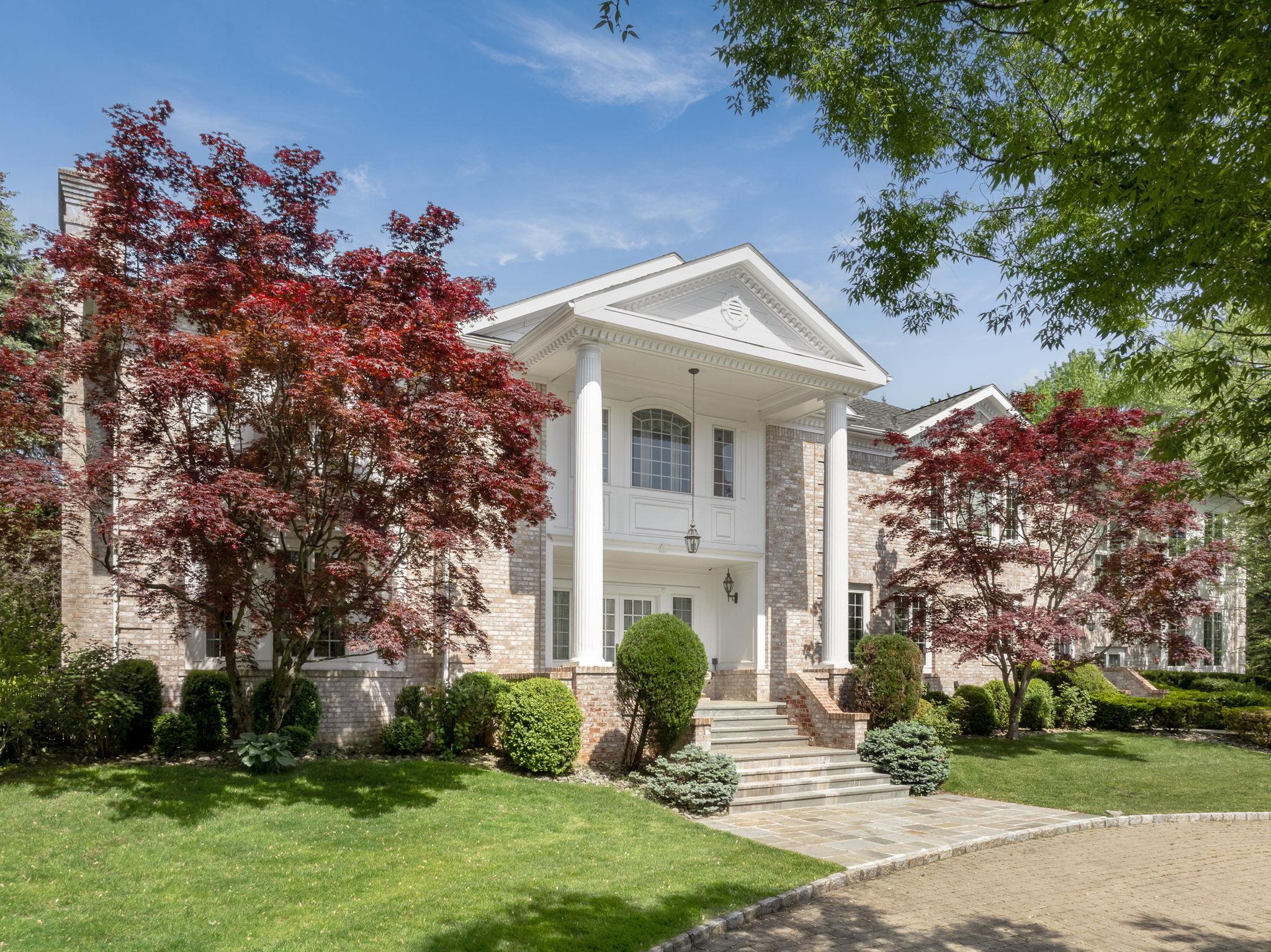 #3 photo, 2 Coventry Court, Larchmont , NY 10538