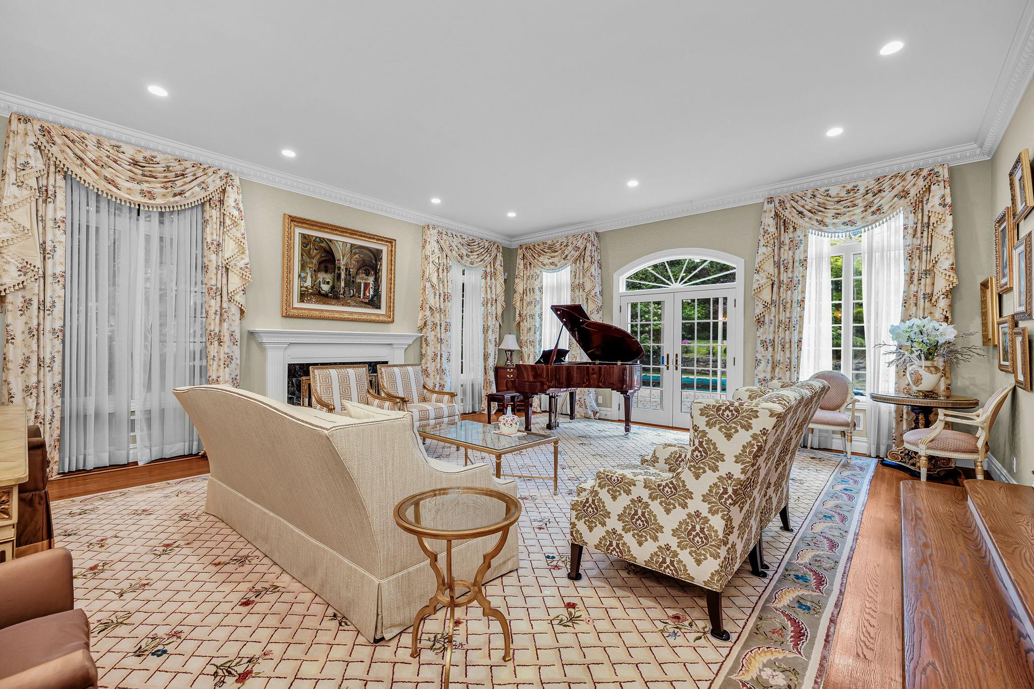 #7 photo, 2 Coventry Court, Larchmont , NY 10538