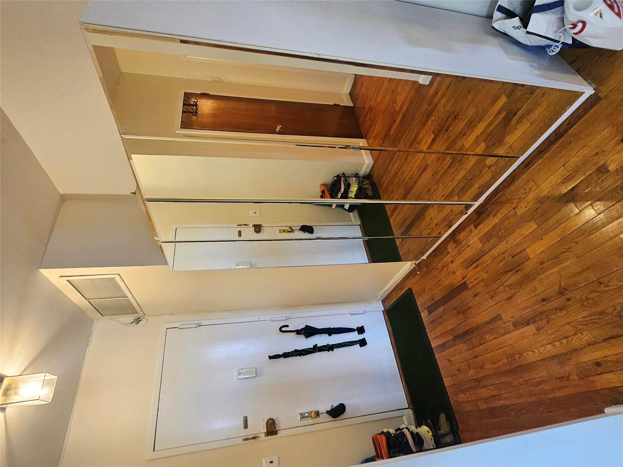 #15 photo, 62-10 Woodside Avenue, クイーンズ区 Woodside , NY 11377