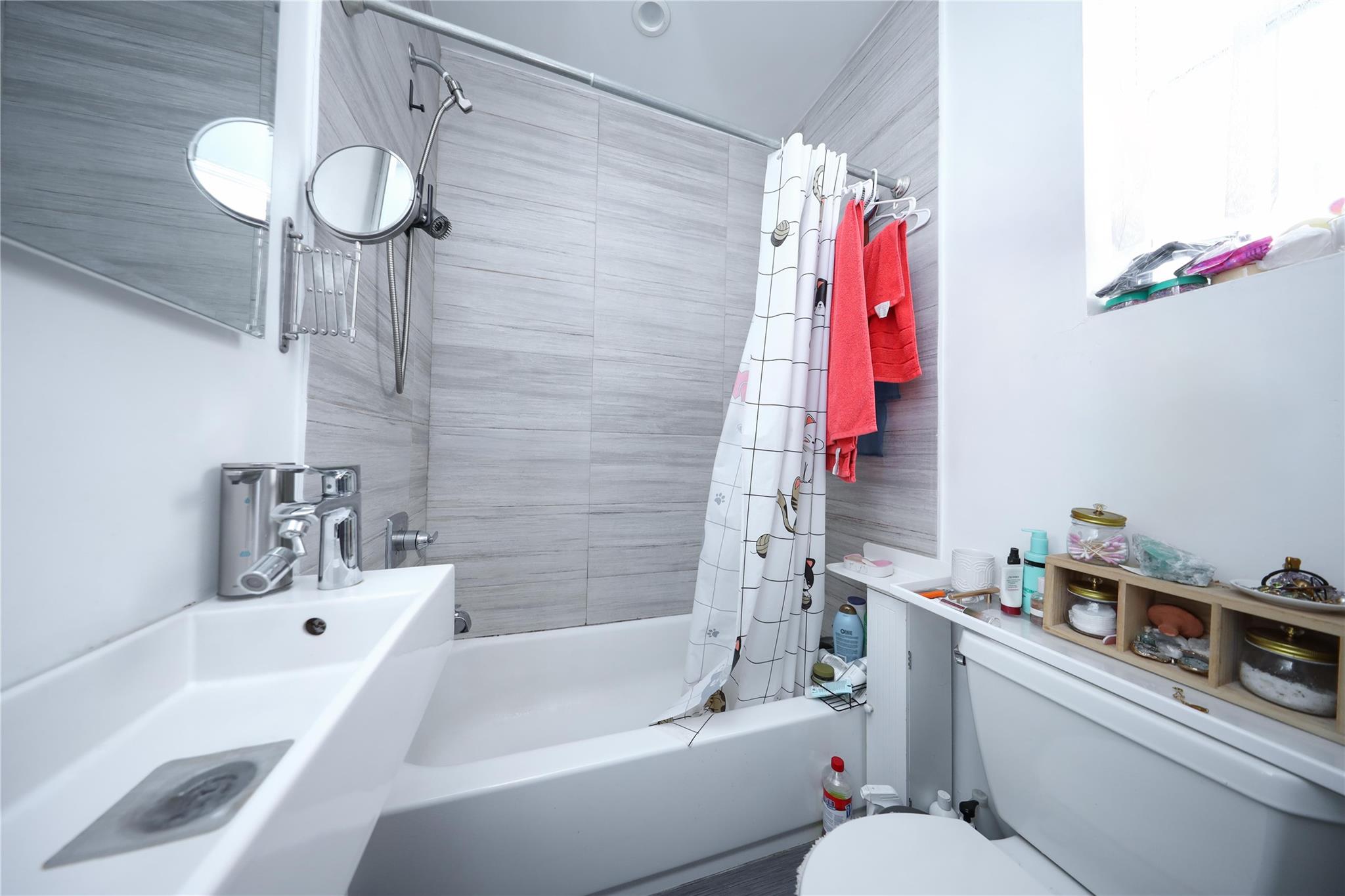 #16 photo, 22-08 120th Street, クイーンズ区 College Point , NY 11356