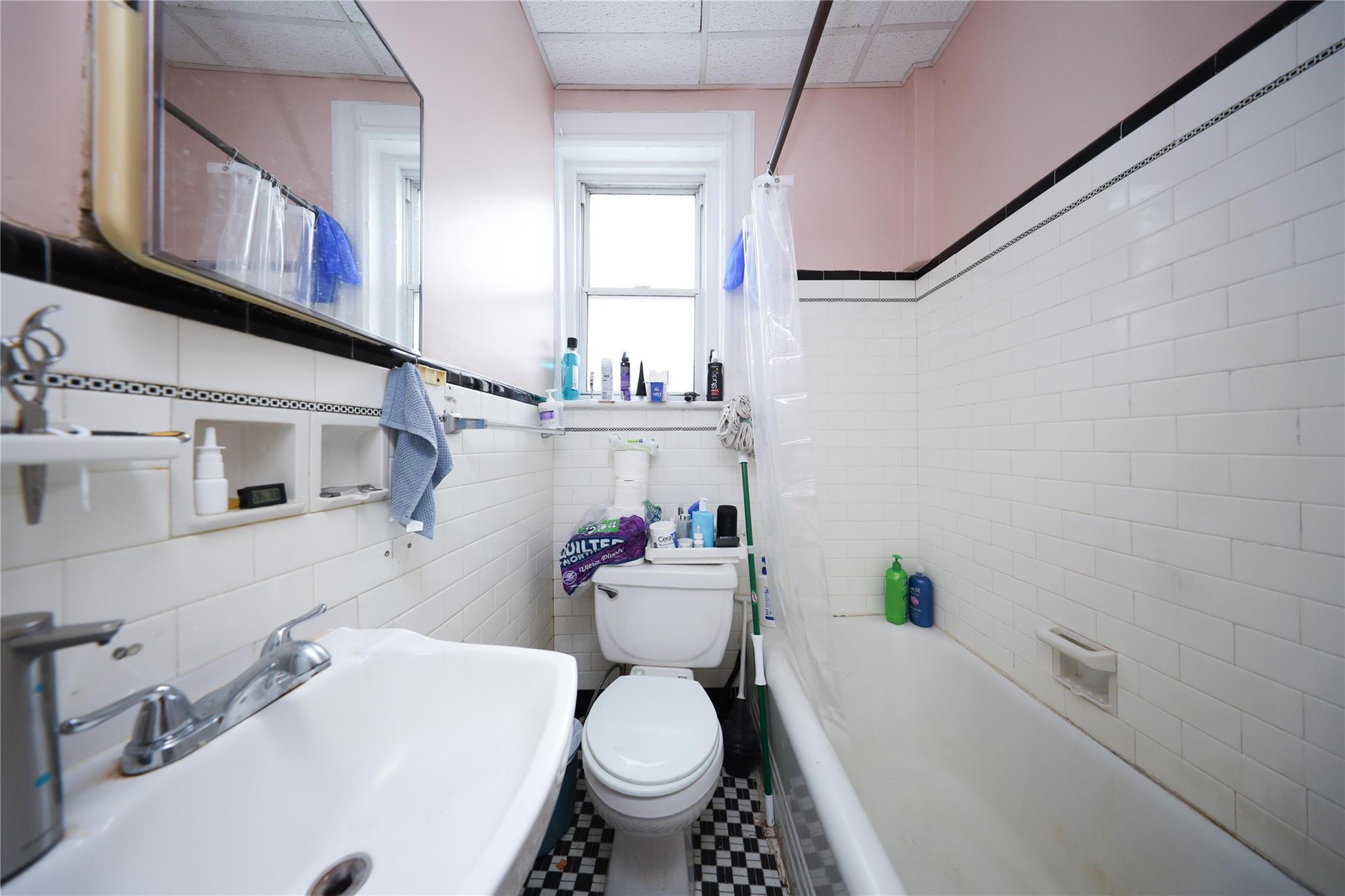 #6 photo, 22-08 120th Street, クイーンズ区 College Point , NY 11356