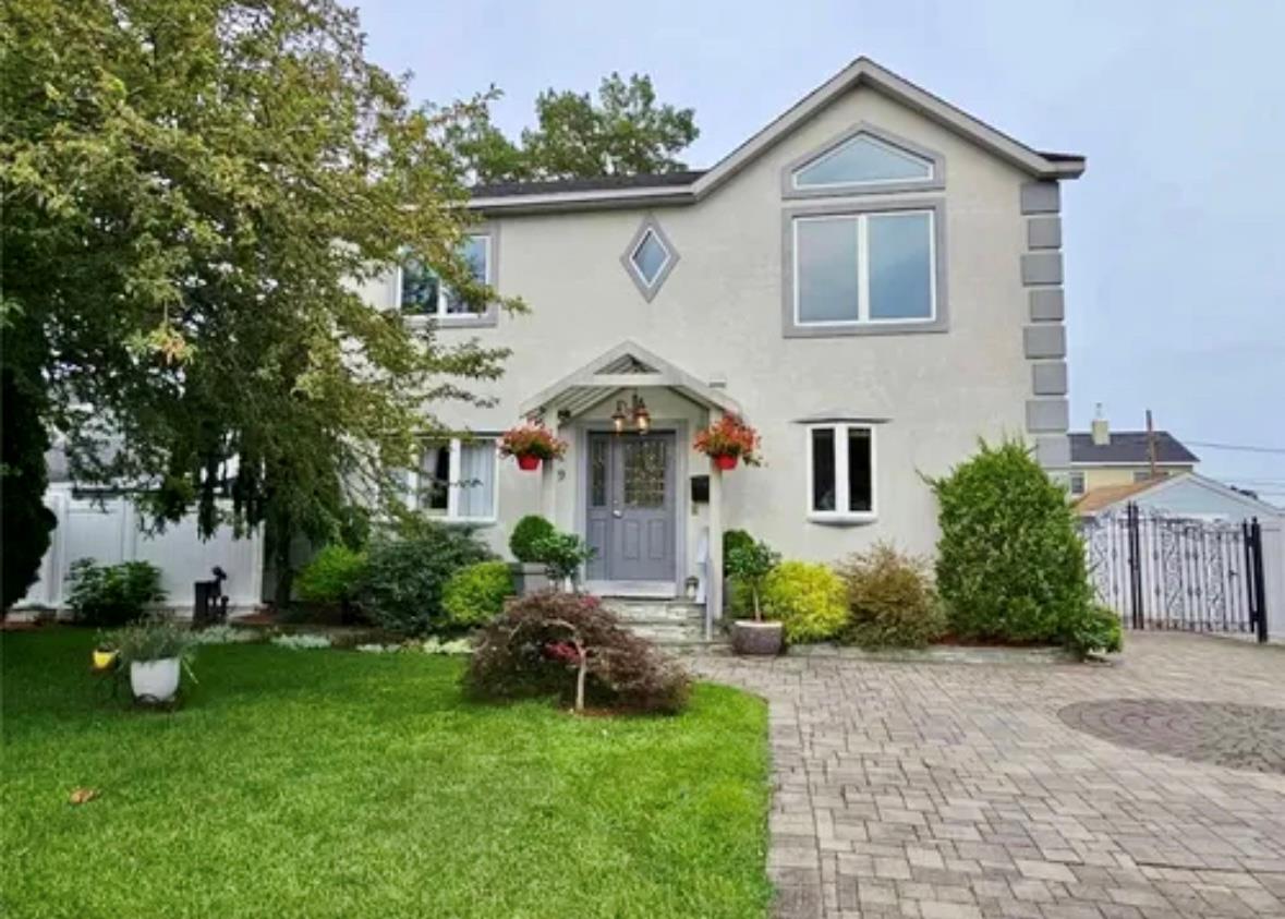 #1 photo, 79 N Fordham Road, Hicksville , NY 11801