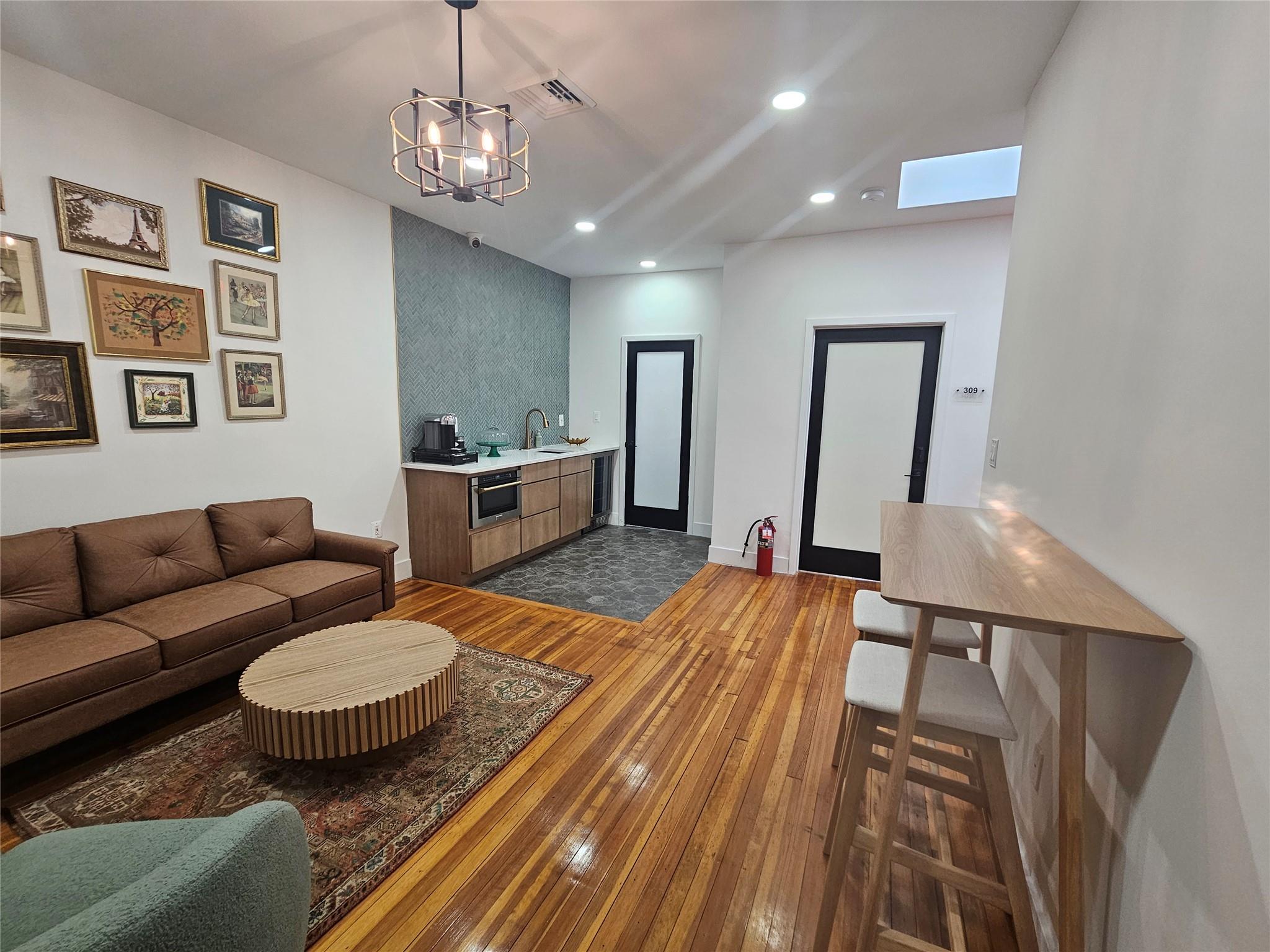 #8 photo, 456 Broadway, Monticello , NY 12701