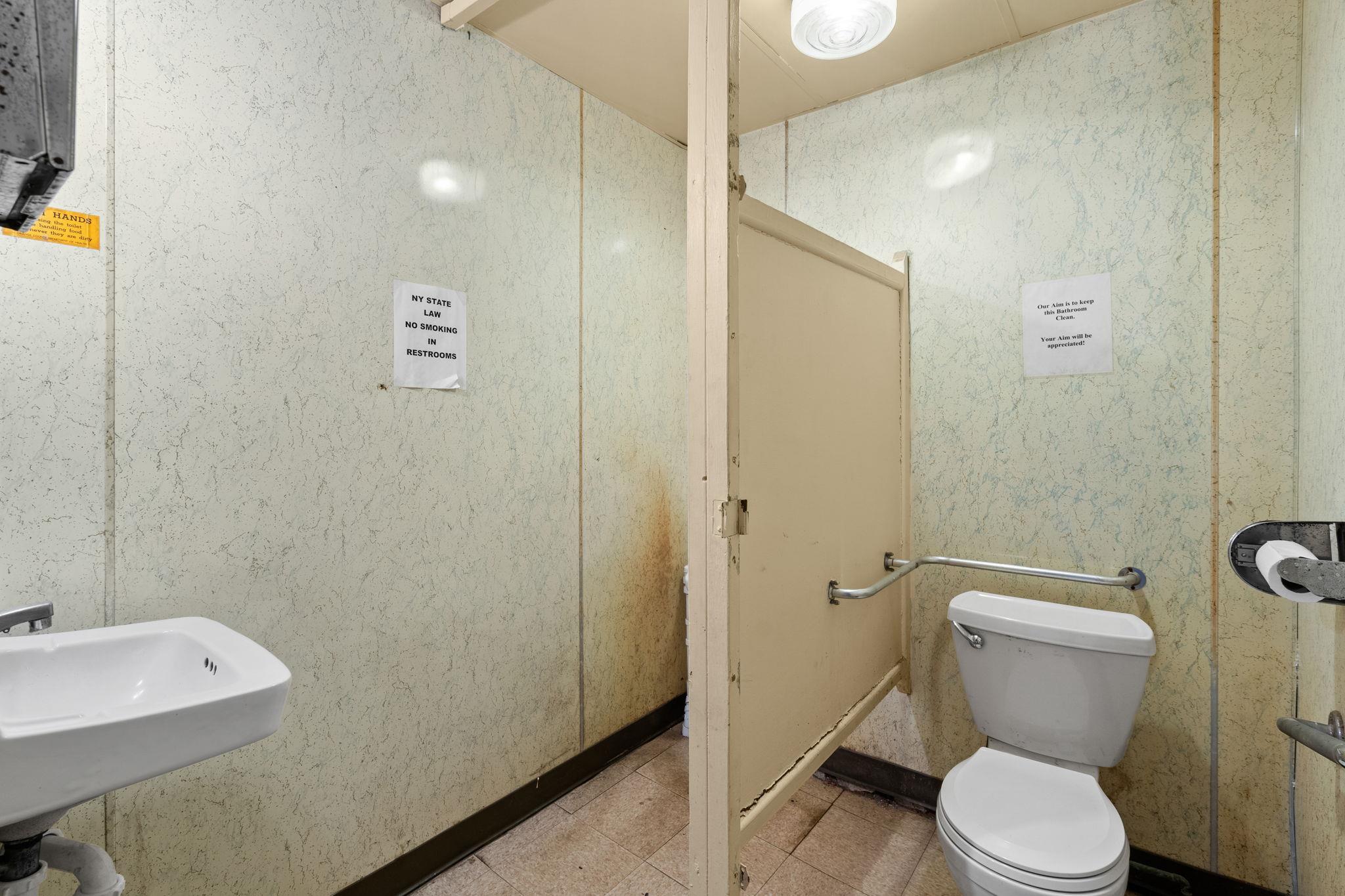 #11 photo, 8 Oak Street, 紐約州 Walden , NY 12586