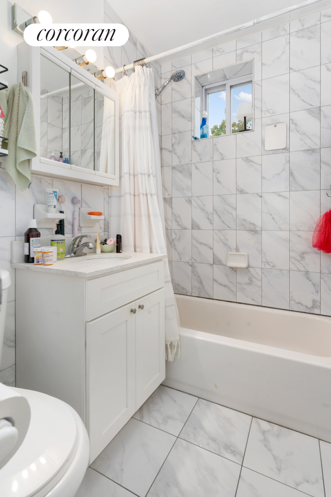 #13 photo, 21-12 22ND Drive, クイーンズ区 Ditmars Steinway , NY 11105