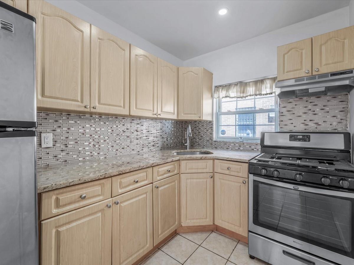 #11 photo, 180-11 64th Avenue, Fresh Meadows , NY 11365