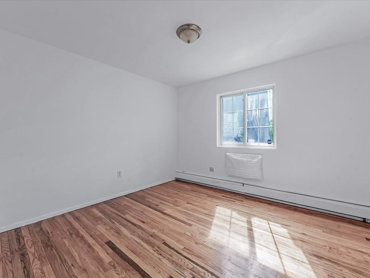 #17 photo, 180-11 64th Avenue, Fresh Meadows , NY 11365