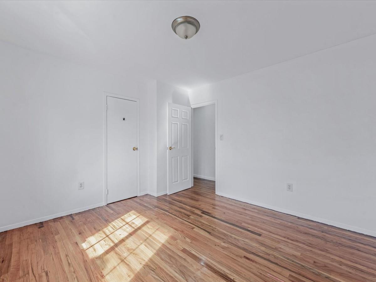 #18 photo, 180-11 64th Avenue, Fresh Meadows , NY 11365