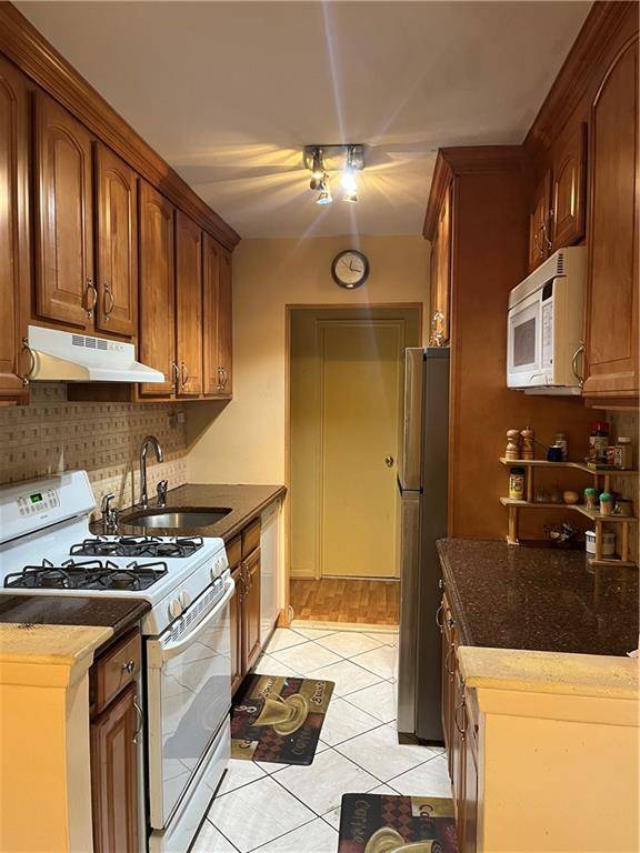 #5 photo, 2626 HOMECREST AVE, #2H, Sheepshead Bay , NY 11235
