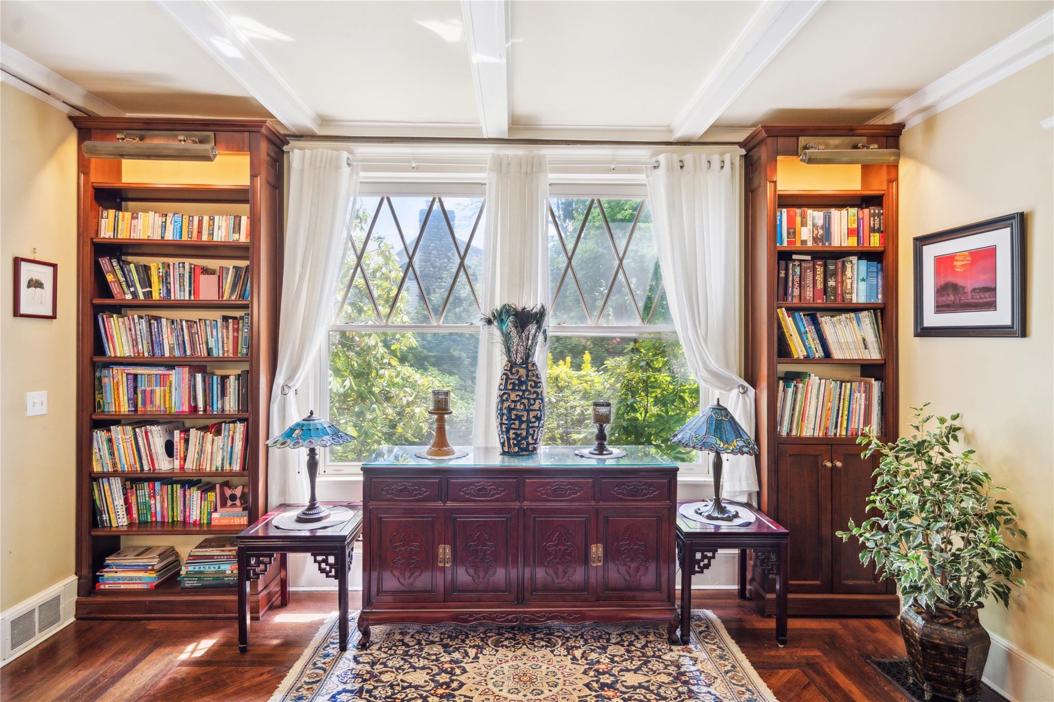 #12 photo, 17 The Intervale, Roslyn Estates , NY 11576