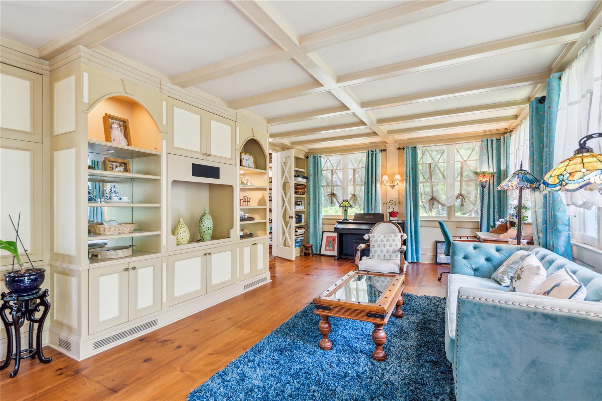 #14 photo, 17 The Intervale, Roslyn Estates , NY 11576