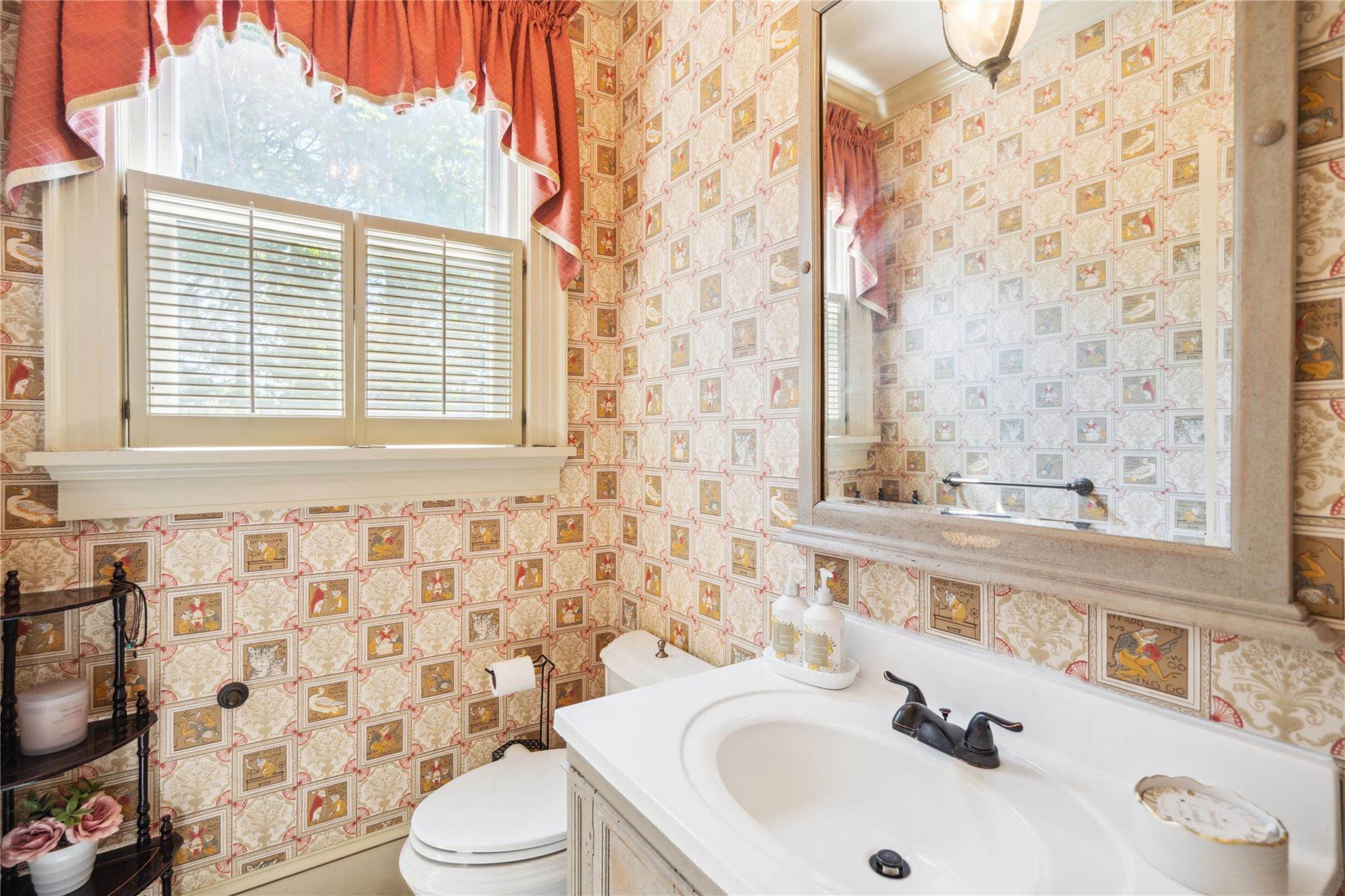 #15 photo, 17 The Intervale, Roslyn Estates , NY 11576