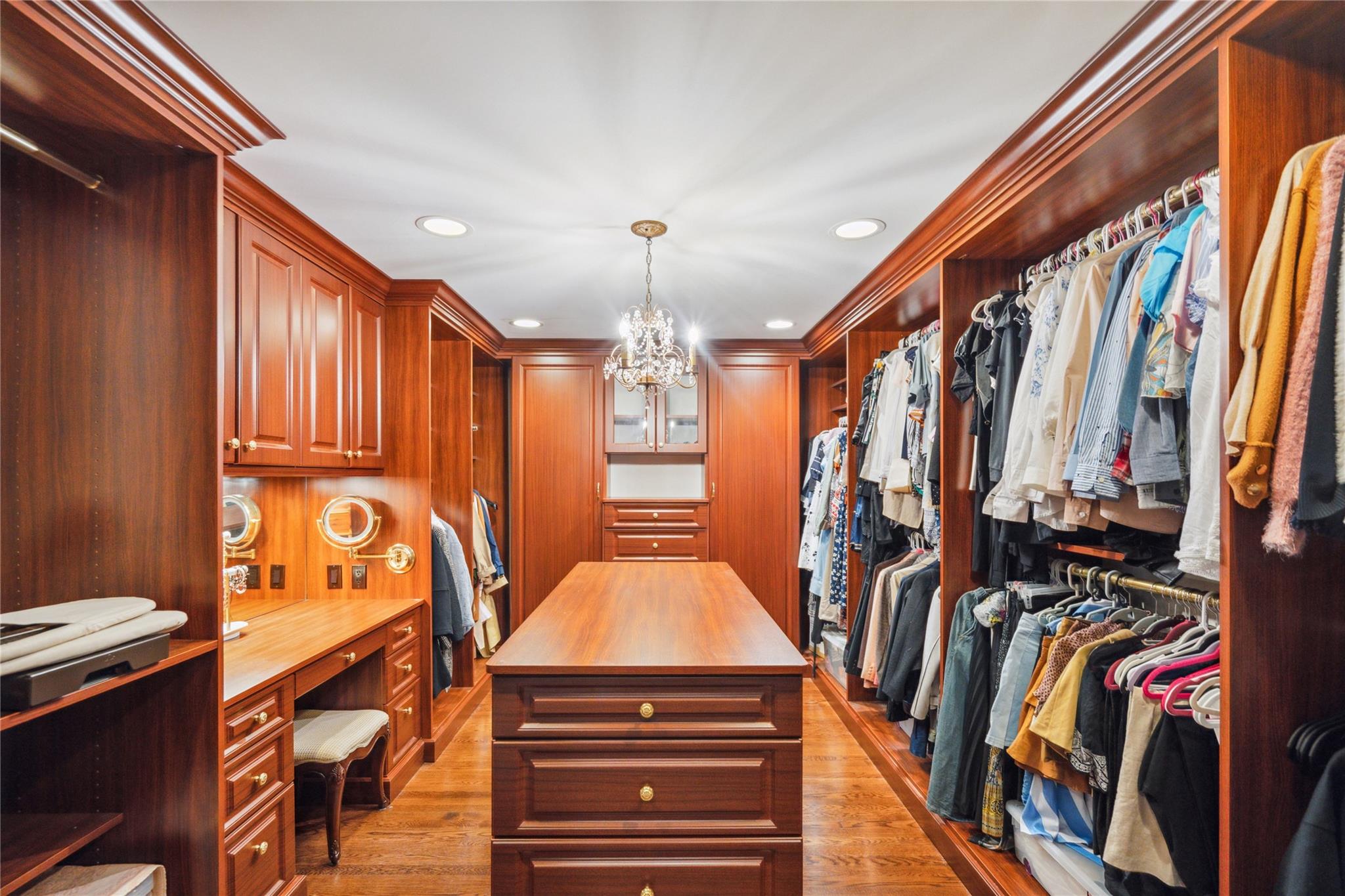 #17 photo, 17 The Intervale, Roslyn Estates , NY 11576