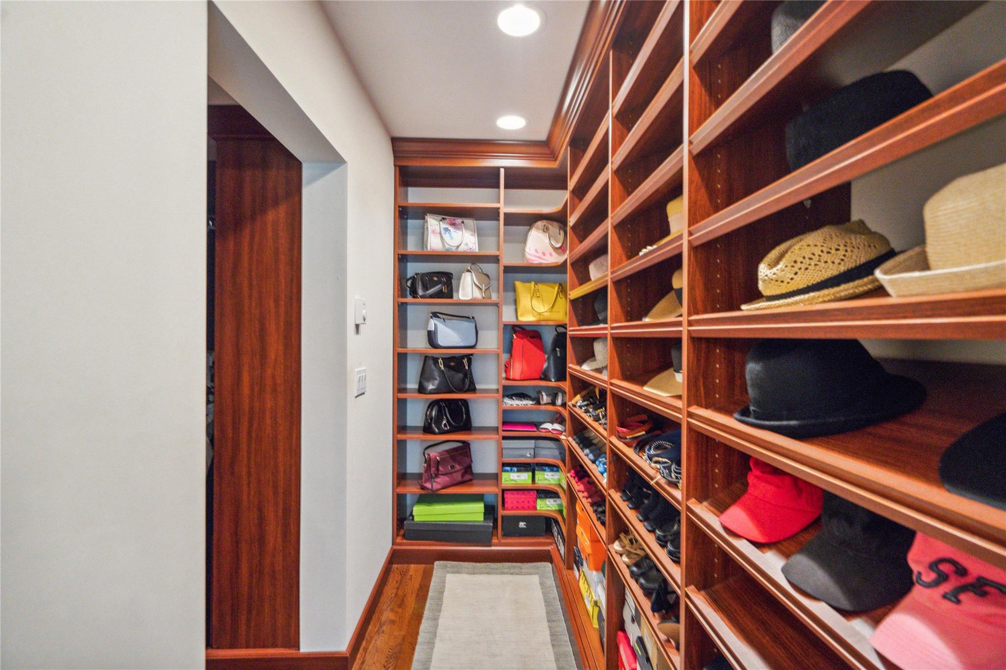 #18 photo, 17 The Intervale, Roslyn Estates , NY 11576