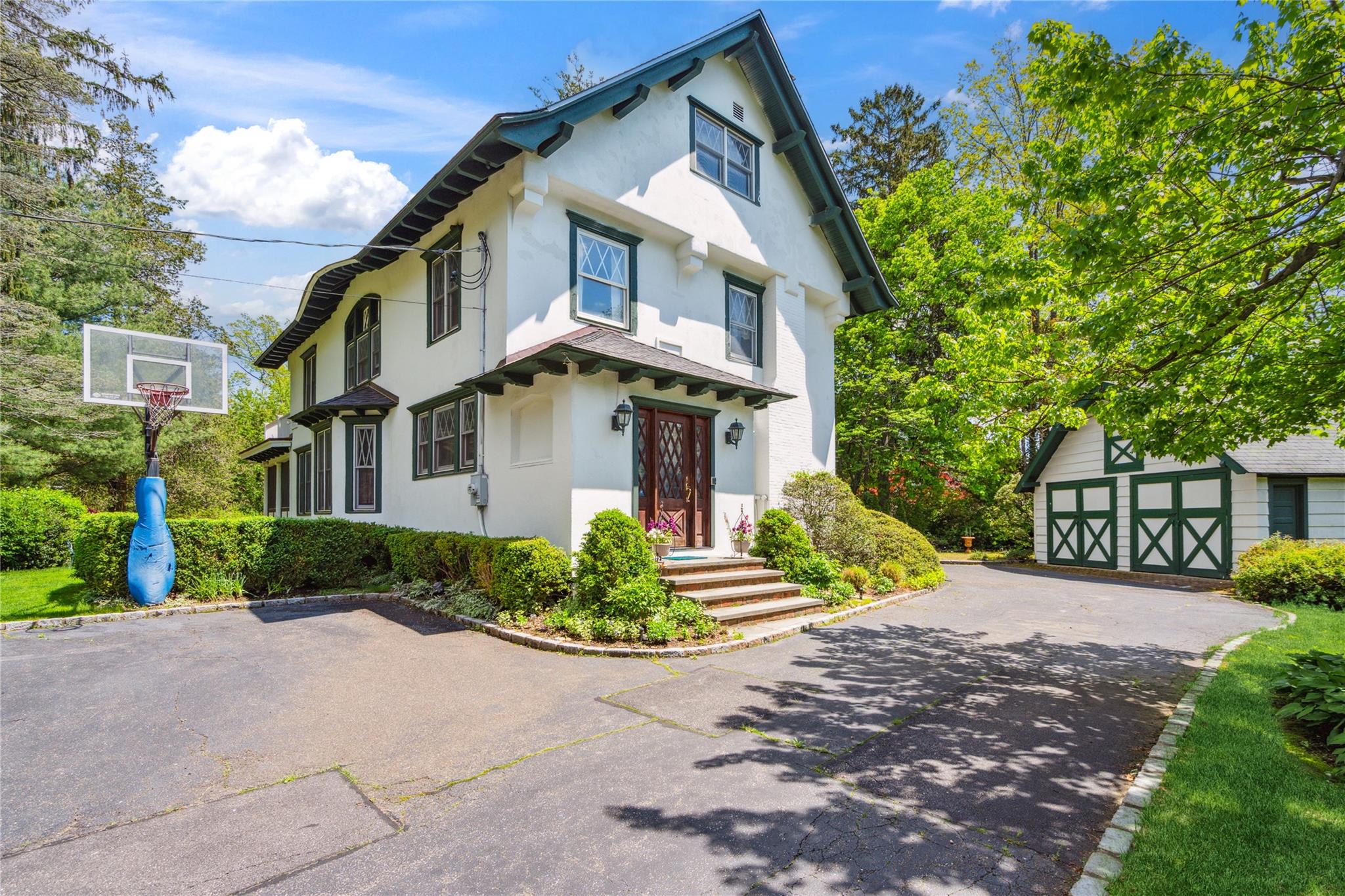 #2 photo, 17 The Intervale, Roslyn Estates , NY 11576