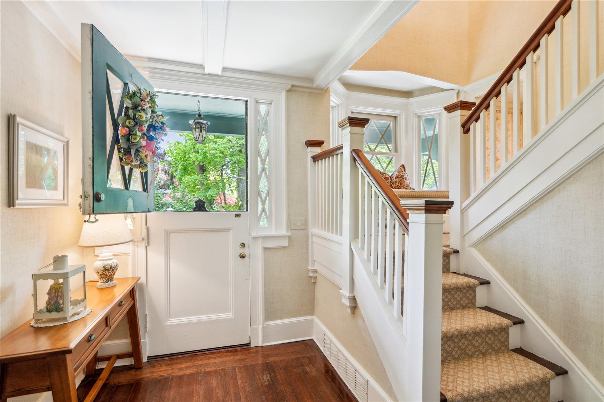 #4 photo, 17 The Intervale, Roslyn Estates , NY 11576