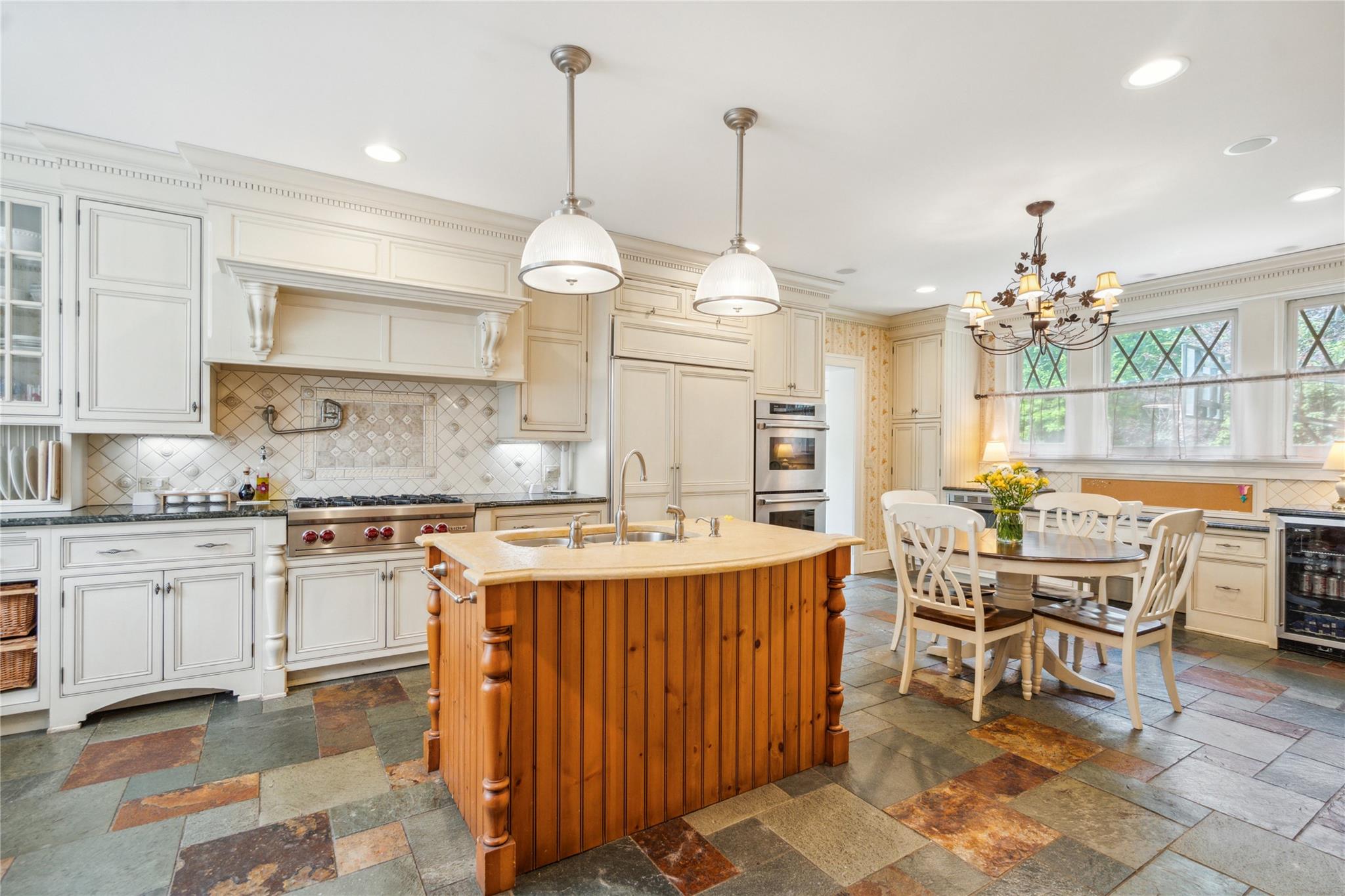 #5 photo, 17 The Intervale, Roslyn Estates , NY 11576