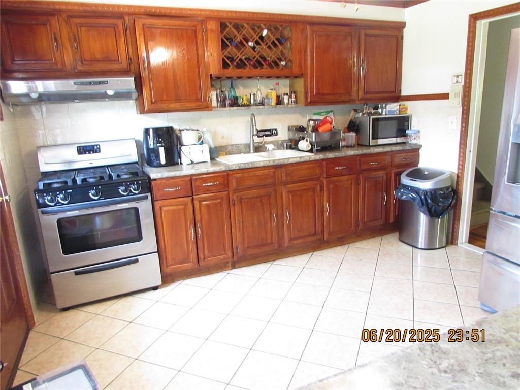 #3 photo, 1 Cheshire Lane, Yonkers , NY 10710