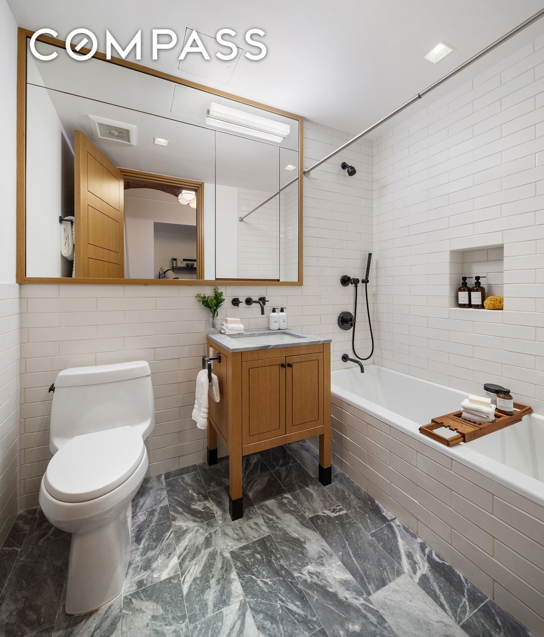 #16 photo, 36 Bleecker Street, マンハッタン NoHo , NY 10012